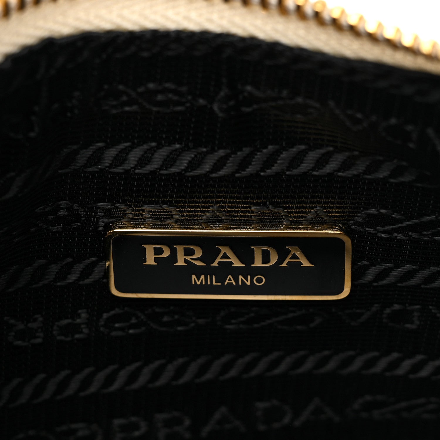 Prada Saffiano Re-Edition 2005 Shoulder Bag White 6 of 10