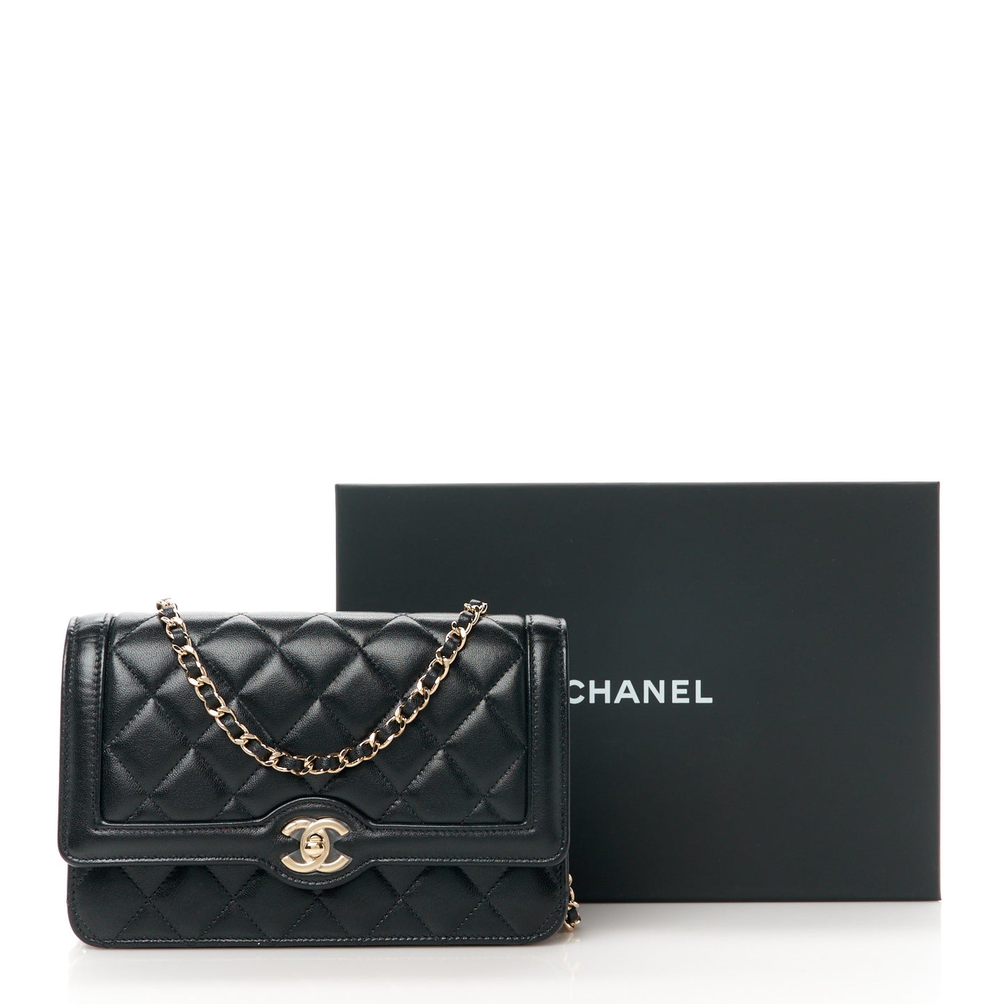 Lambskin Quilted CC Wallet On Chain WOC Black