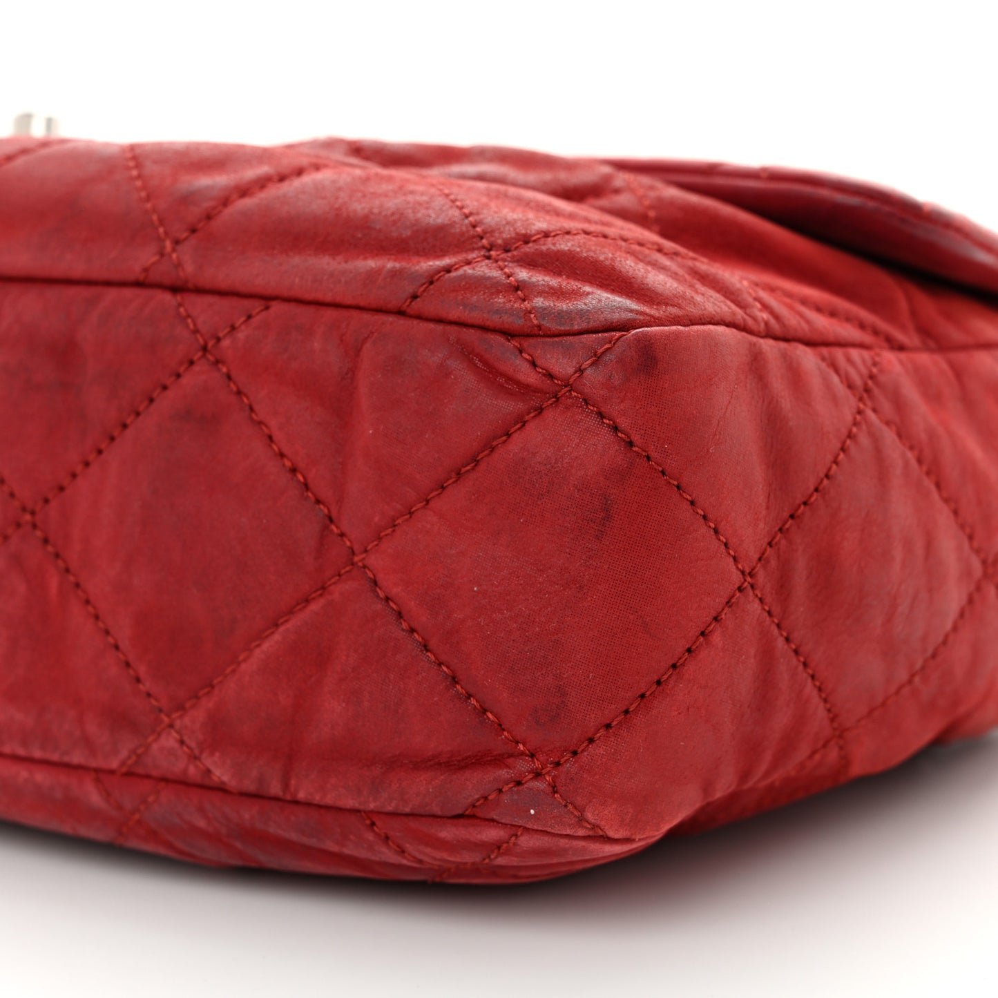 Iridescent Calfskin Large Chic Quilt Flap Red