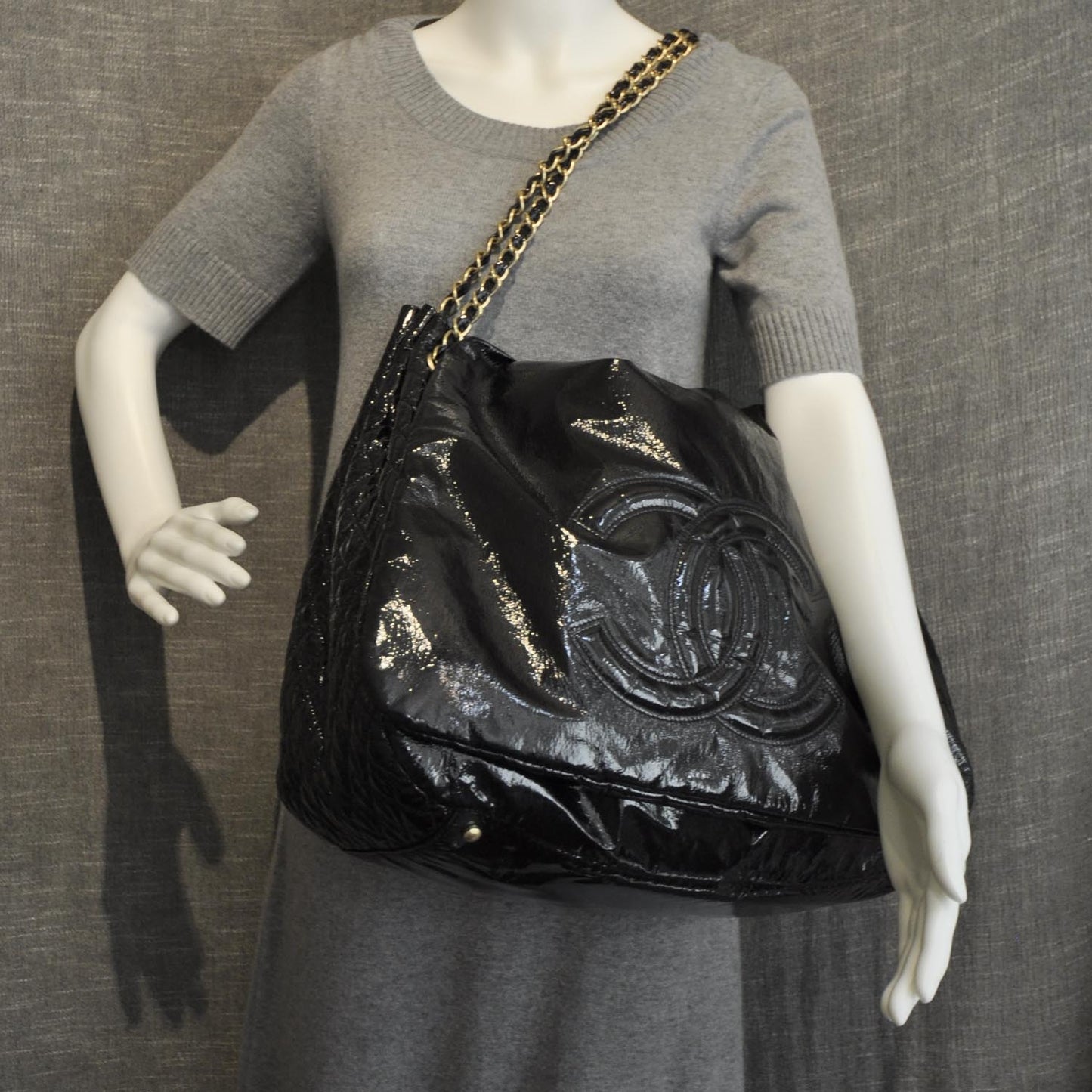 Vinyl XL Rock and Chain Flap Black