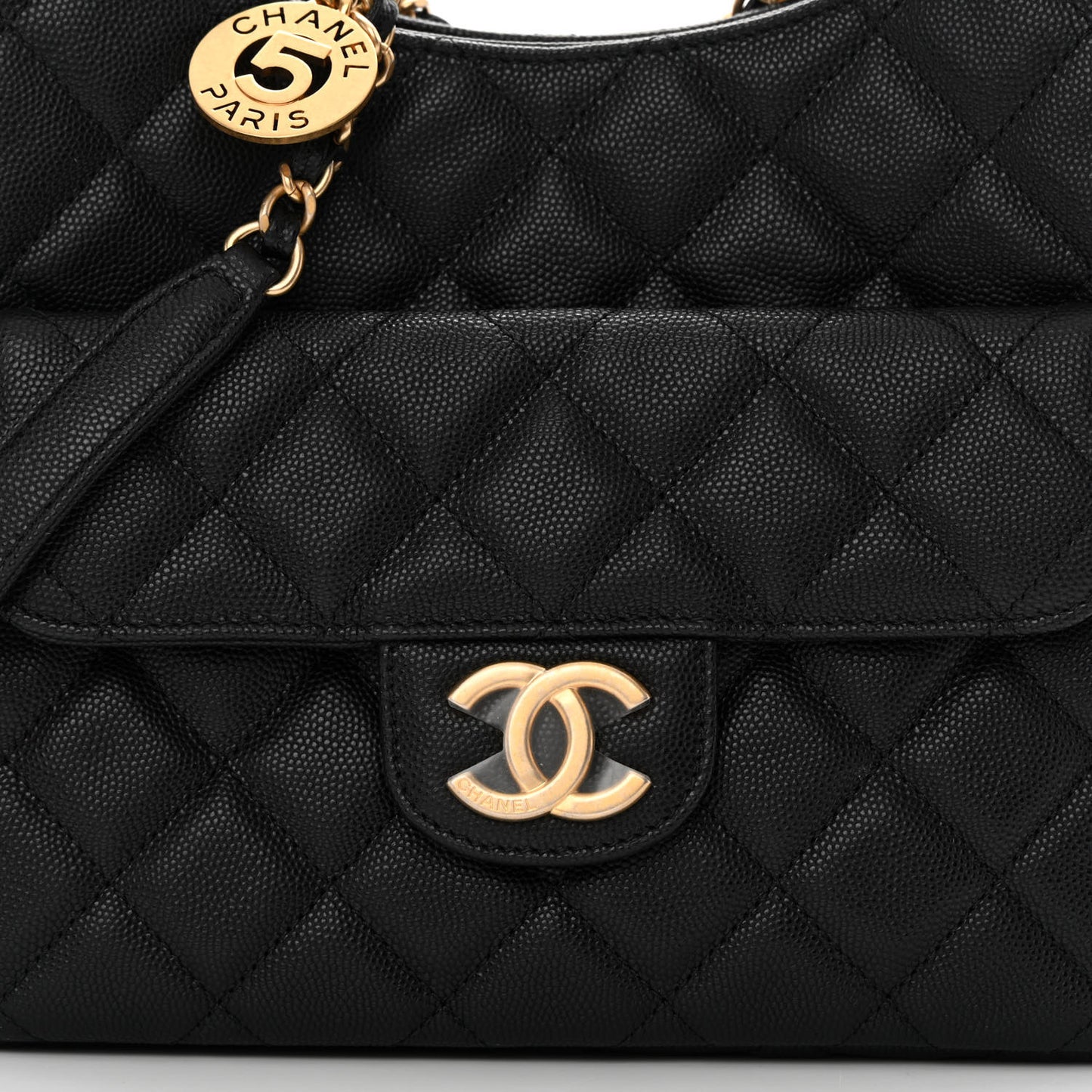 Caviar Quilted Wavy CC Hobo Black