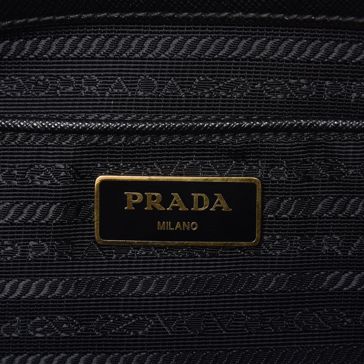 Saffiano Medium Galleria Double Zip Tote Black