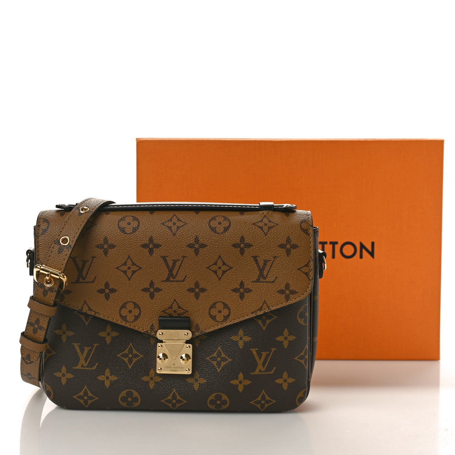 Reverse Monogram Pochette Metis