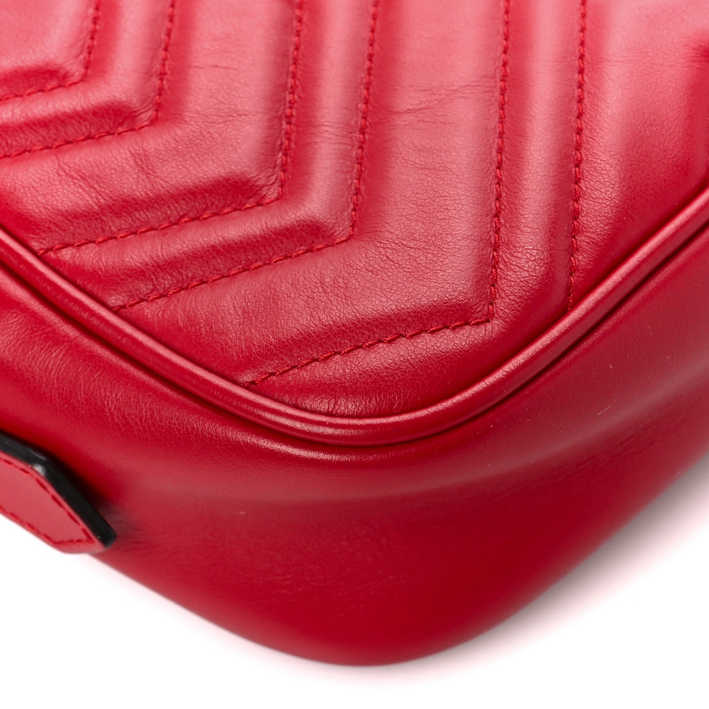 Calfskin Matelasse Mini GG Marmont Chain Shoulder Bag Hibiscus Red