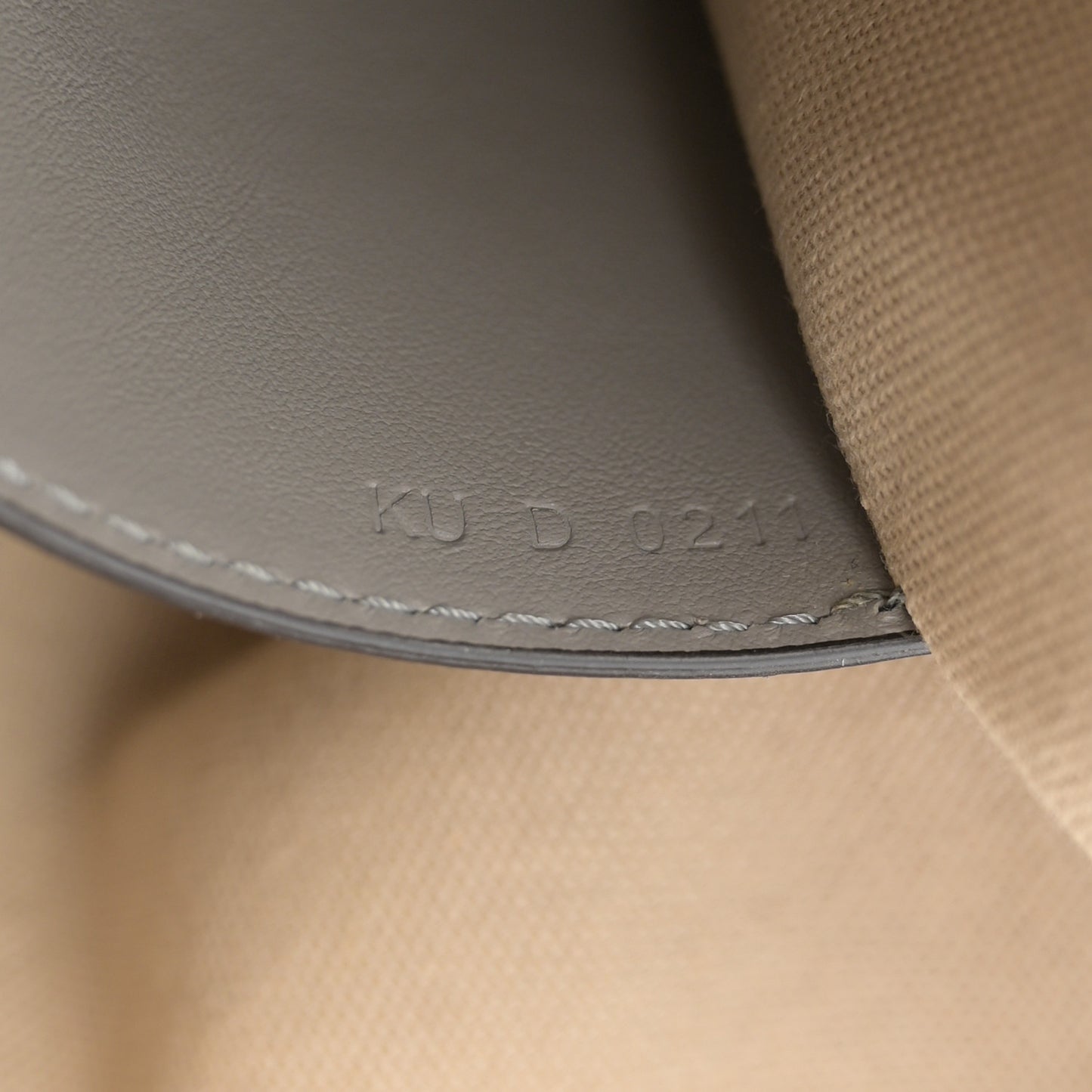 Calfskin Small Soft Antigona Pearl Grey
