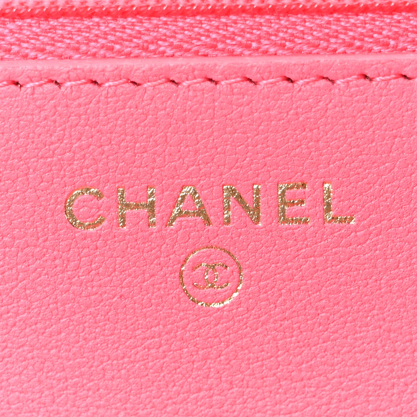 Caviar Quilted Sweetheart Wallet On Chain WOC Fuchsia