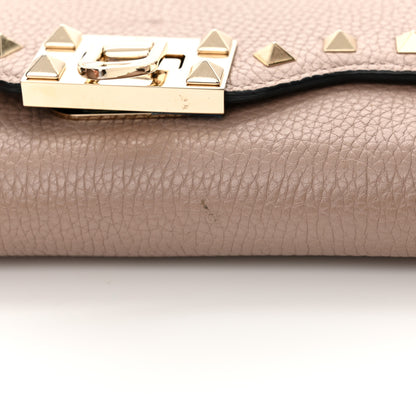 Valentino Garavani Pebbled Calfskin Rockstud Flip Lock Wallet On Chain Poudre 13 of 13