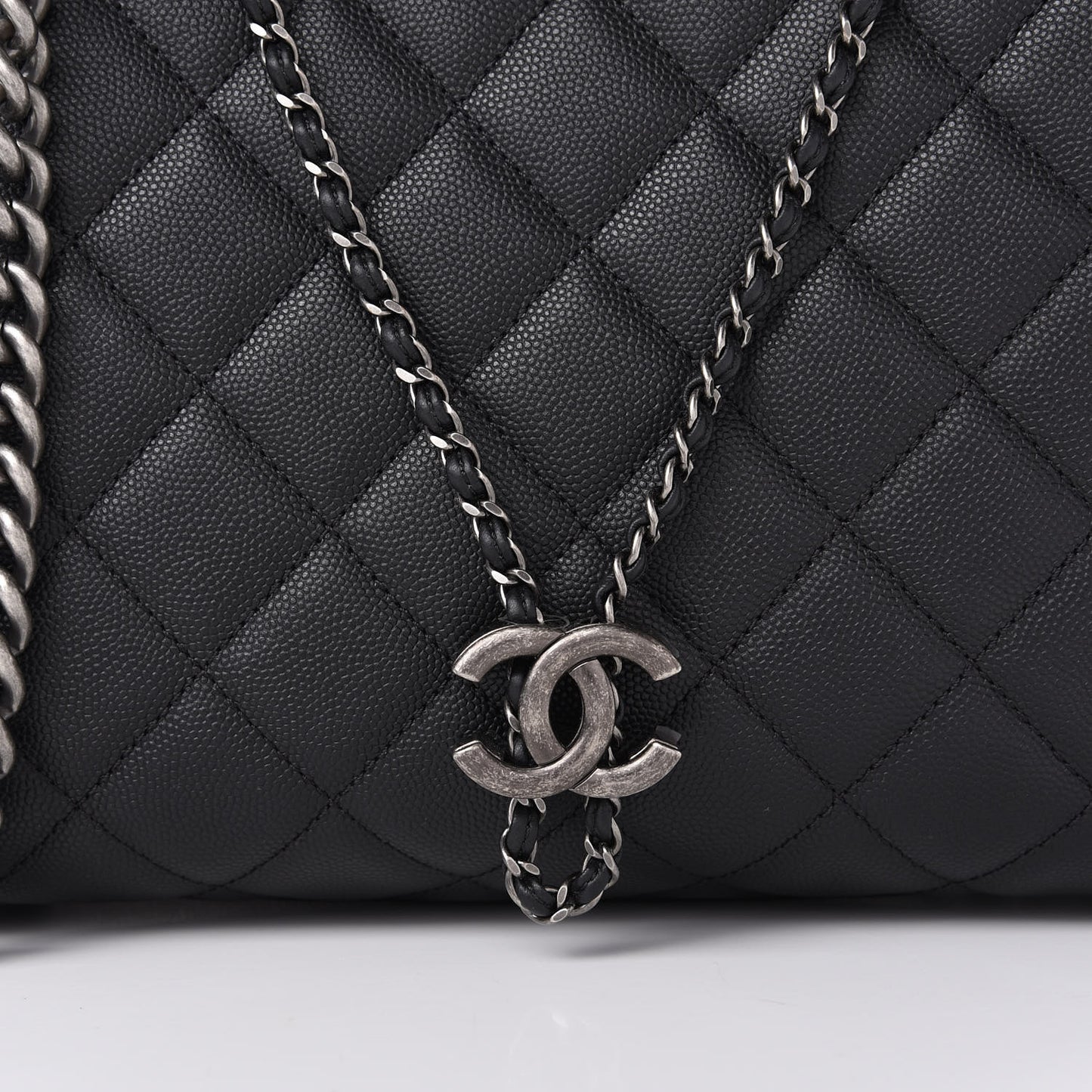 Caviar Quilted Medium CC Bucket Bag Black