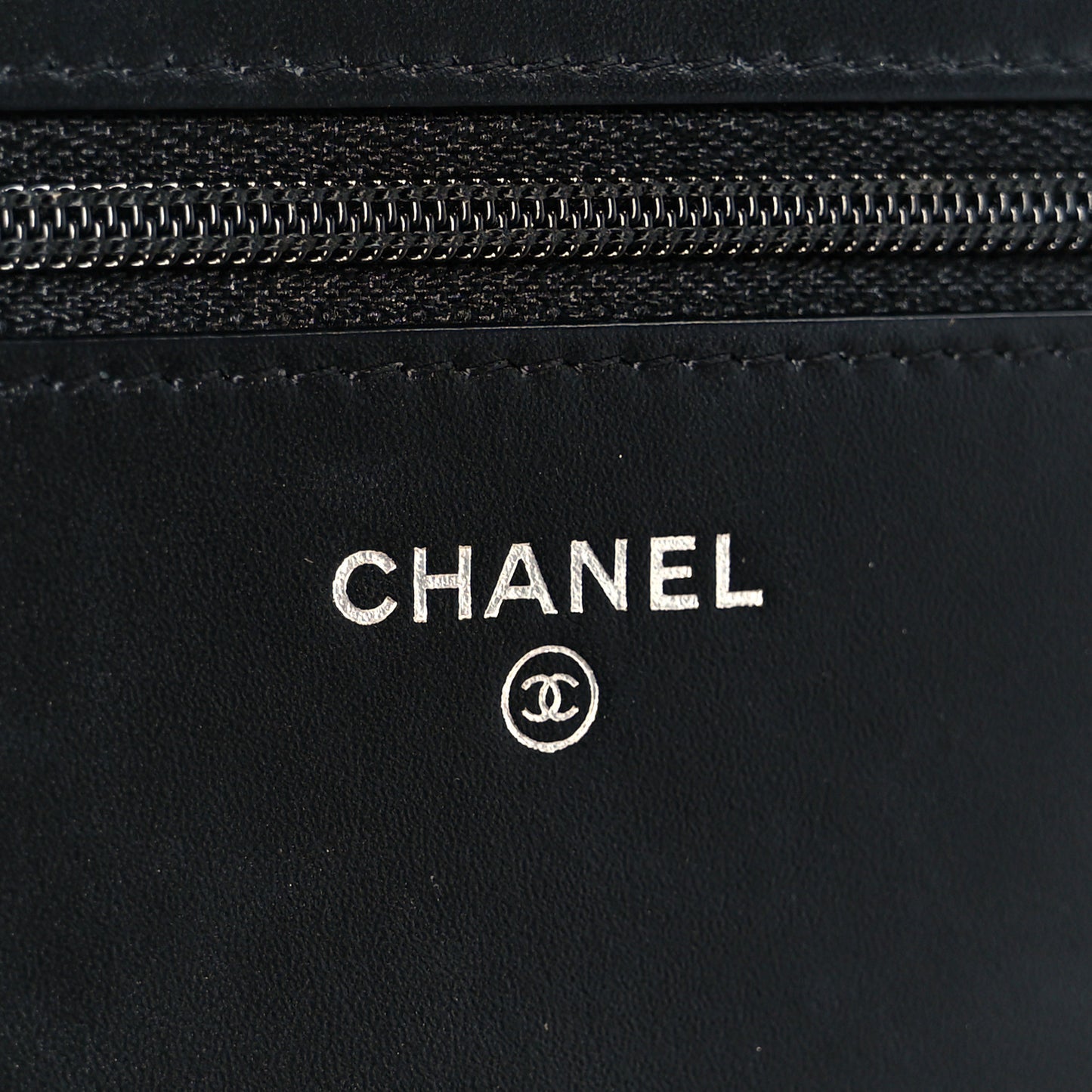 Calfskin Chain 20s Signe Wallet on Chain WOC Black
