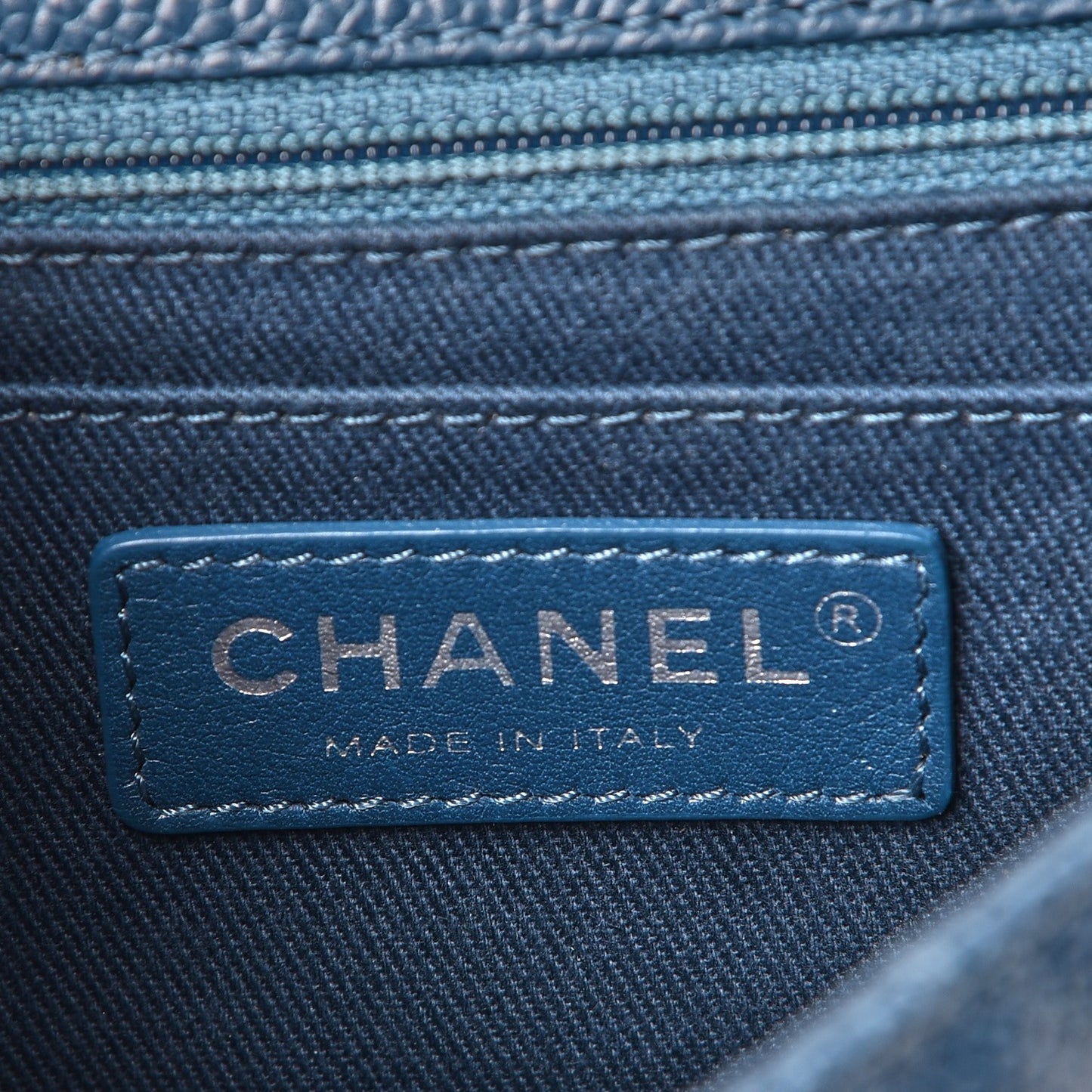 Caviar Small Natural Beauty Flap Blue