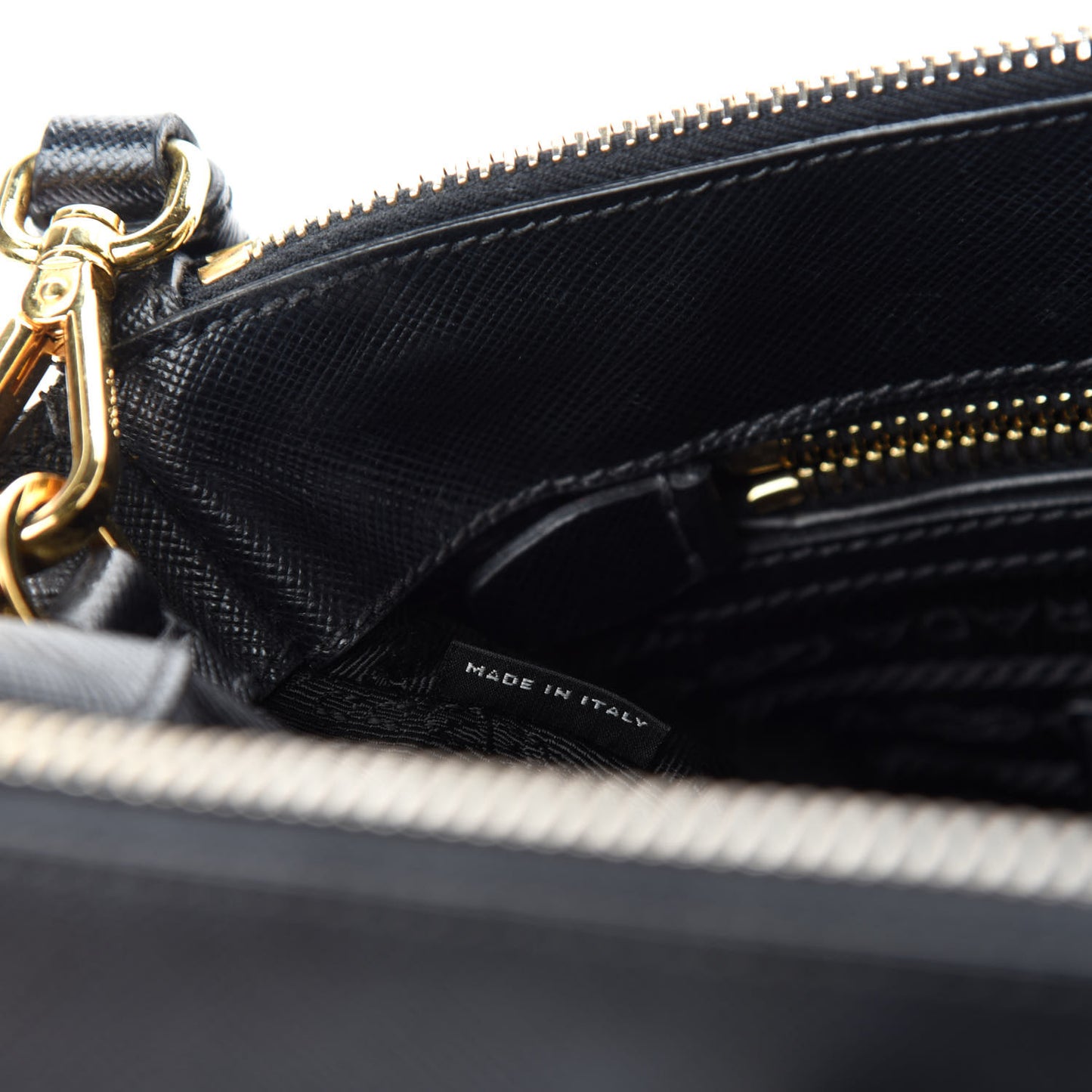 Saffiano Medium Galleria Double Zip Tote Black