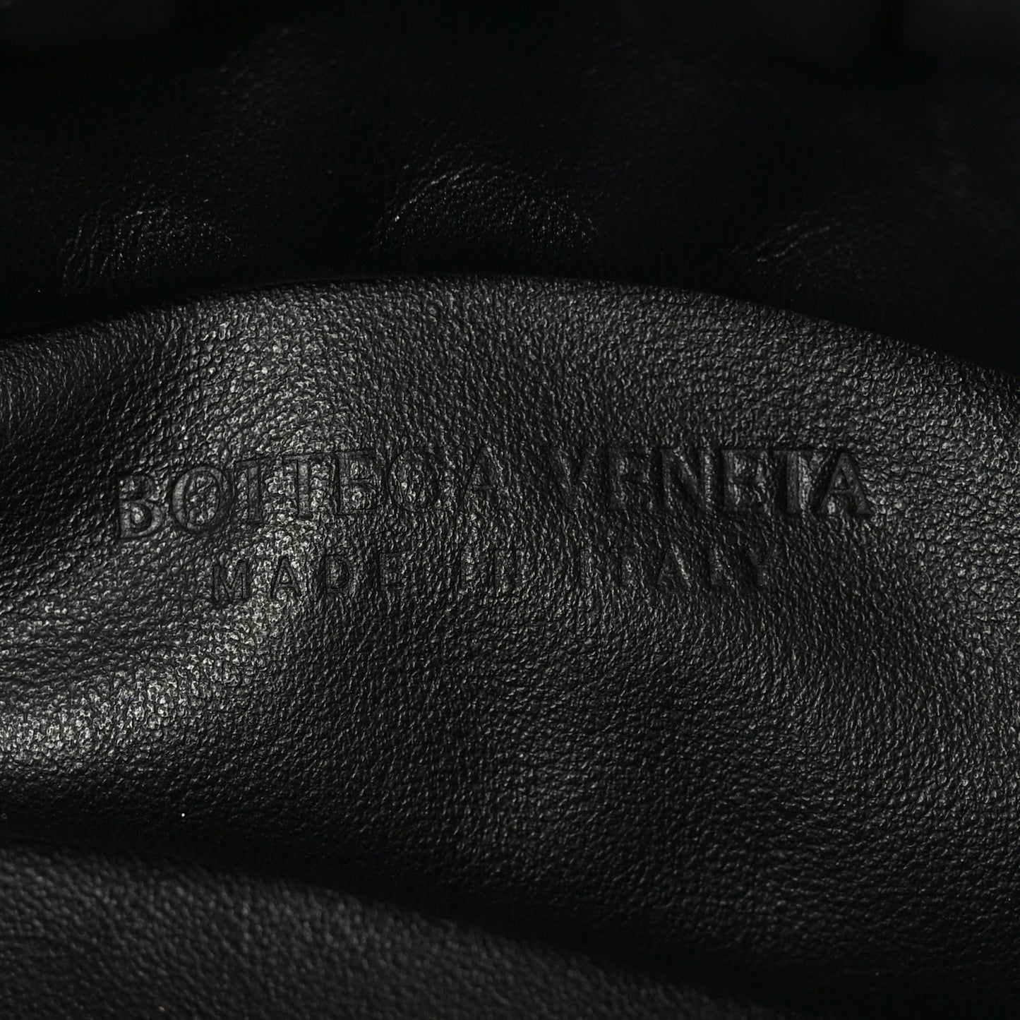 Calfskin The Pouch Chain Black