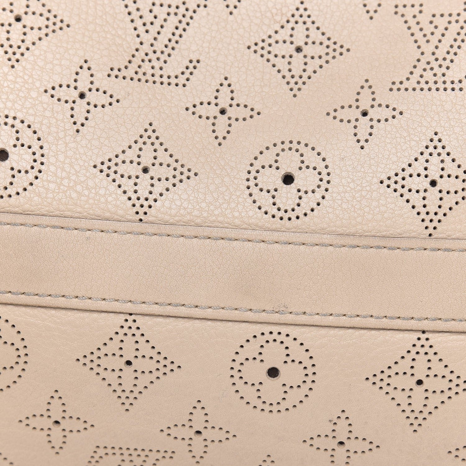 Louis Vuitton Mahina Cirrus PM Coquille 9 of 16