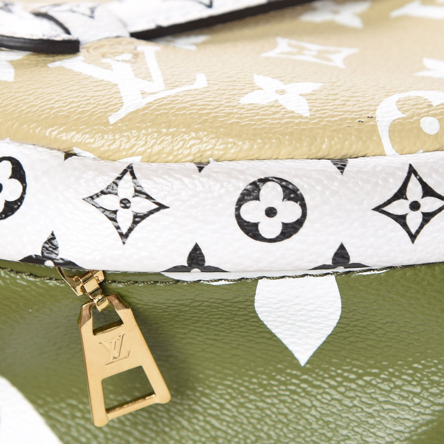 Louis Vuitton Monogram Giant Bumbag Kaki Beige 8 of 10