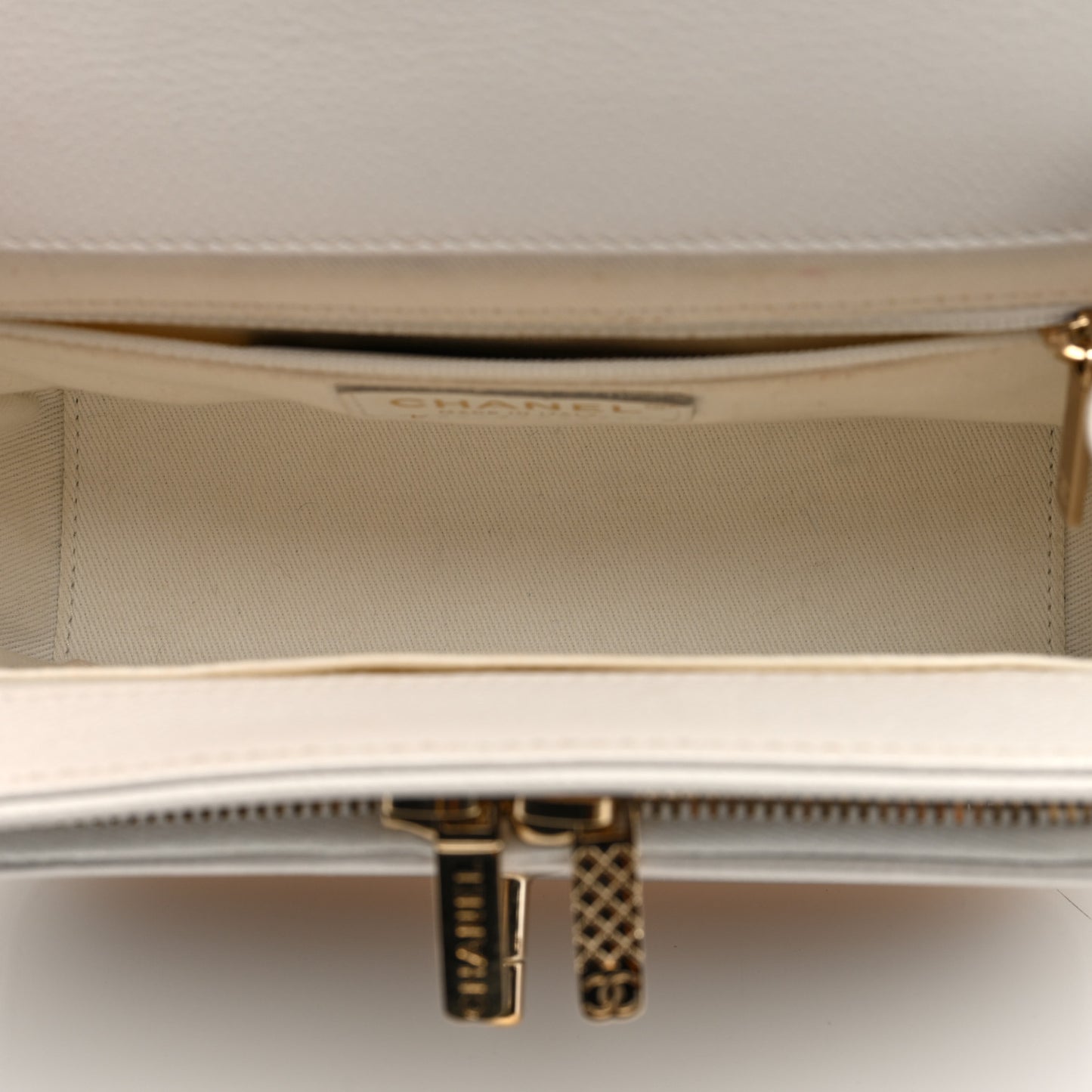 Caviar Quilted Medium Business Affinity Flap White