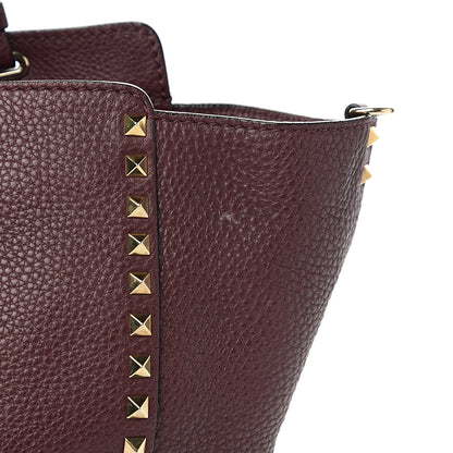Valentino Garavani Pebbled Calfskin Medium Rockstud Tote Rubin 6 of 9