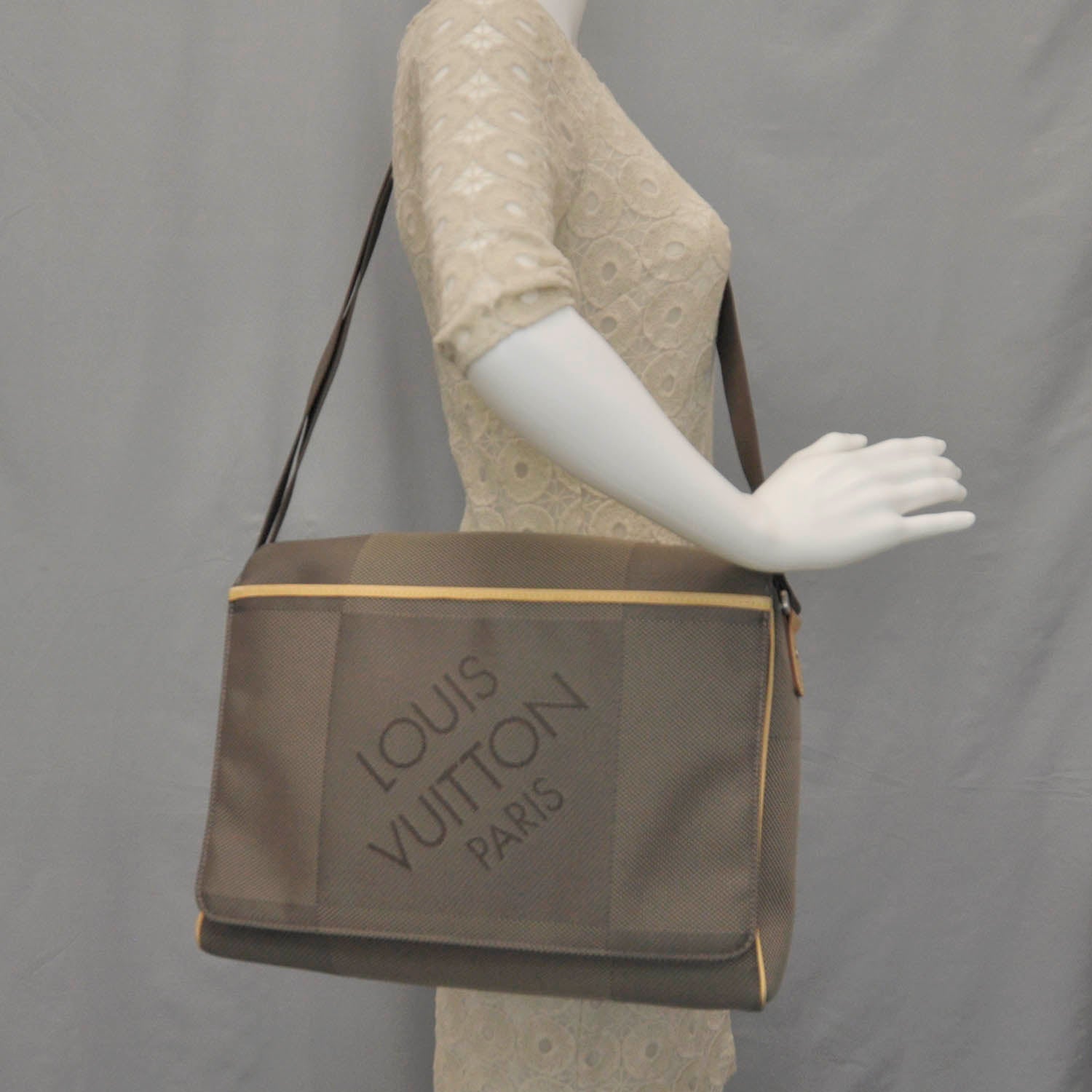 Louis Vuitton Damier Geant Messenger Bag Terre 2 of 6
