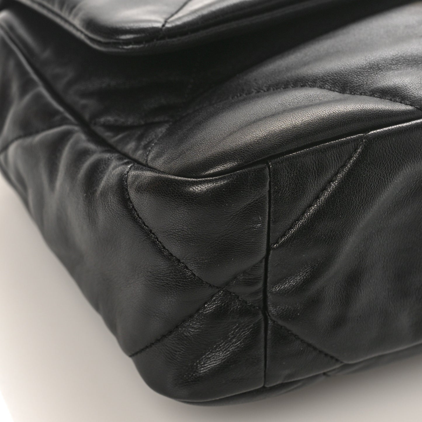 Lambskin Quilted Medium Chanel 19 Flap Black