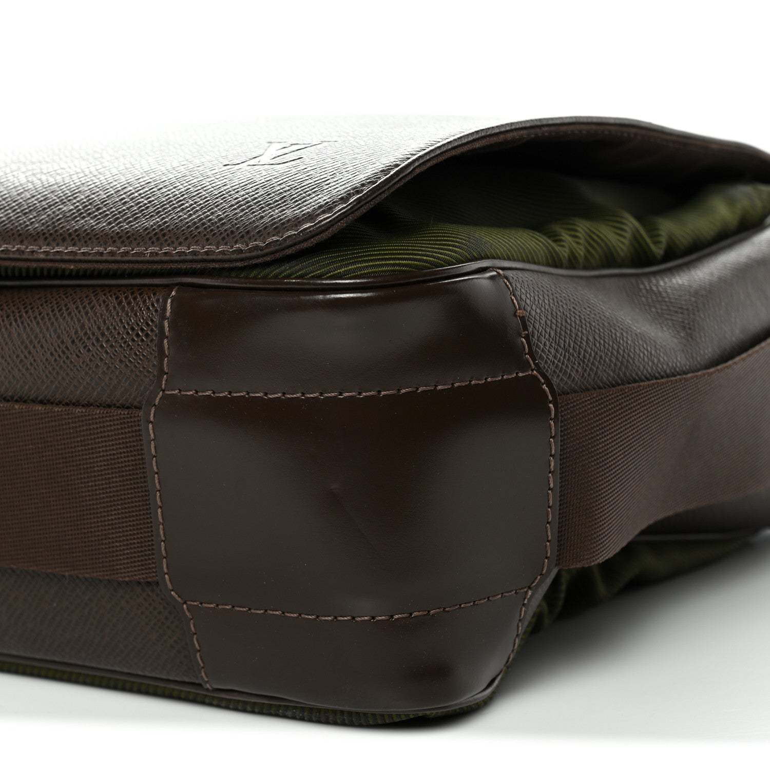 Louis Vuitton Taiga Andrei Messenger Bag Grizzli 9 of 11