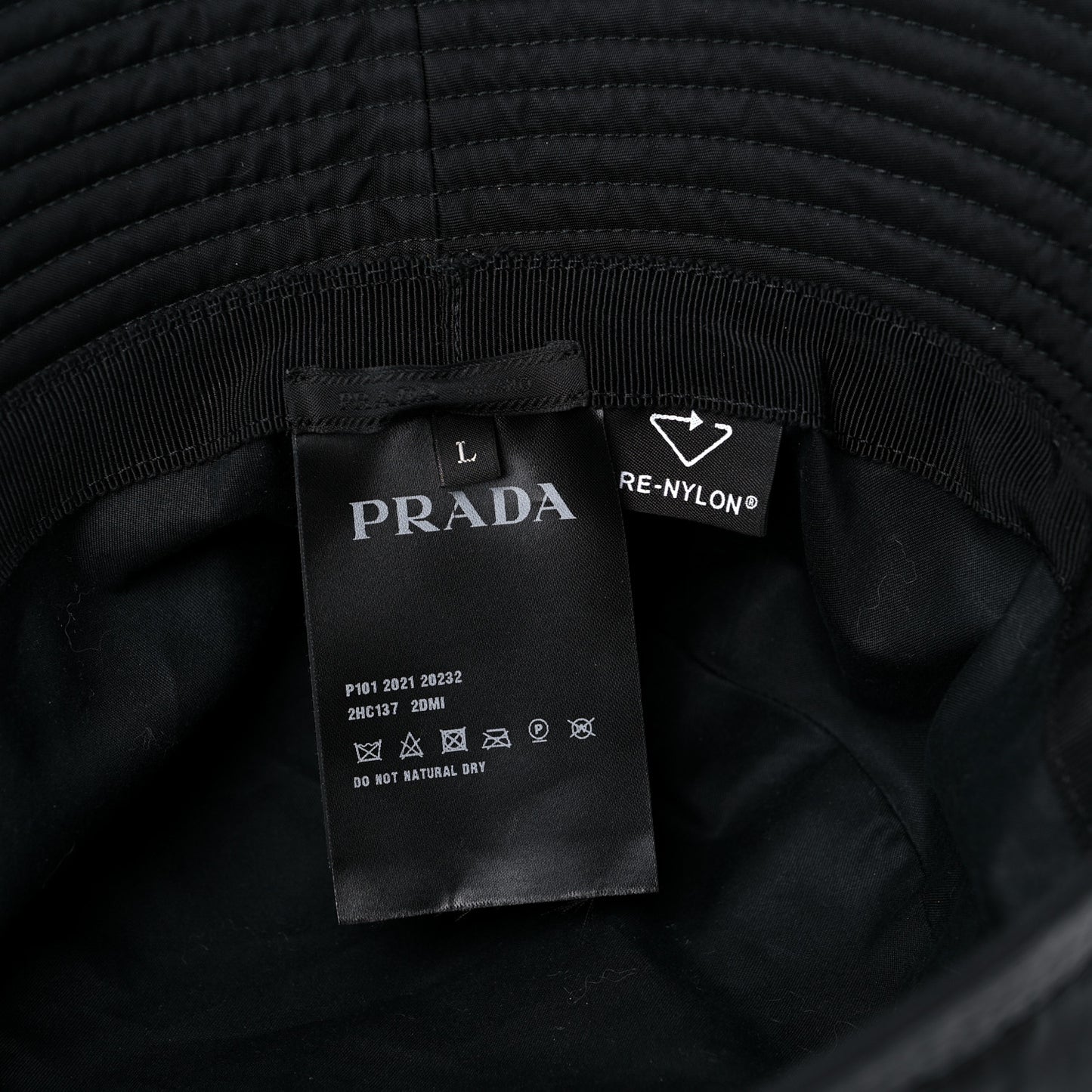 Re-Nylon Metal Triangle Logo Mens Bucket Hat L Black