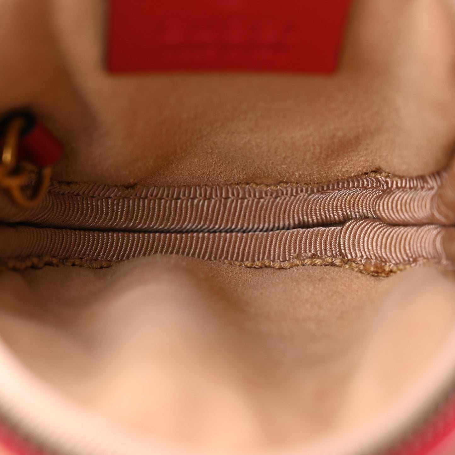 Calfskin Matelasse GG Marmont Round Coin Purse Hibiscus Red