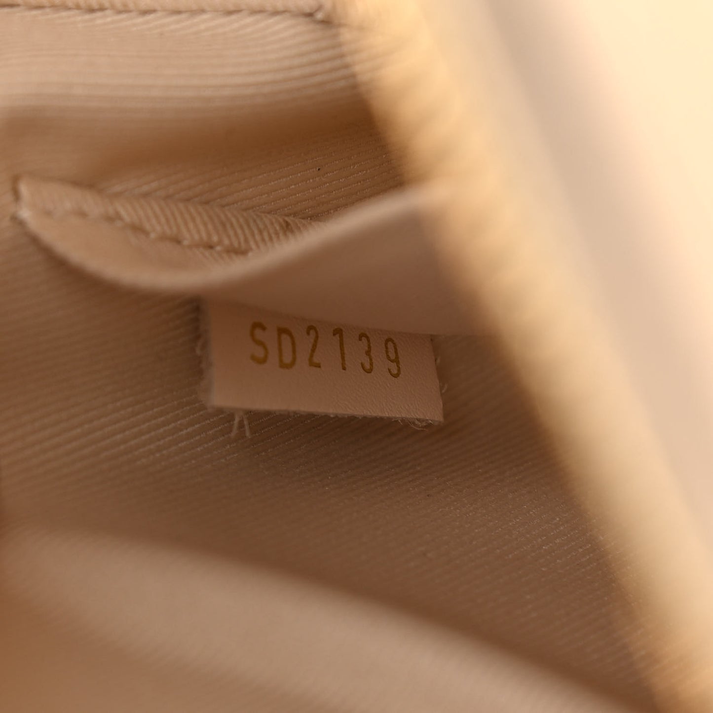 Monogram Saintonge Creme