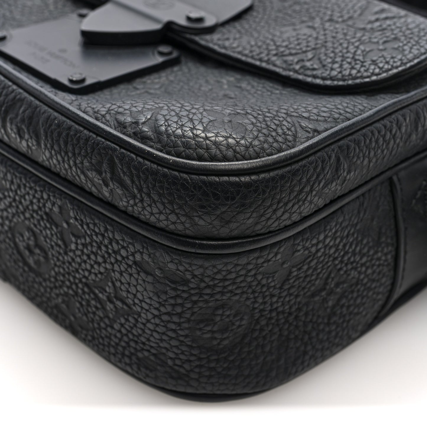 Taurillon Monogram S Lock Messenger Black