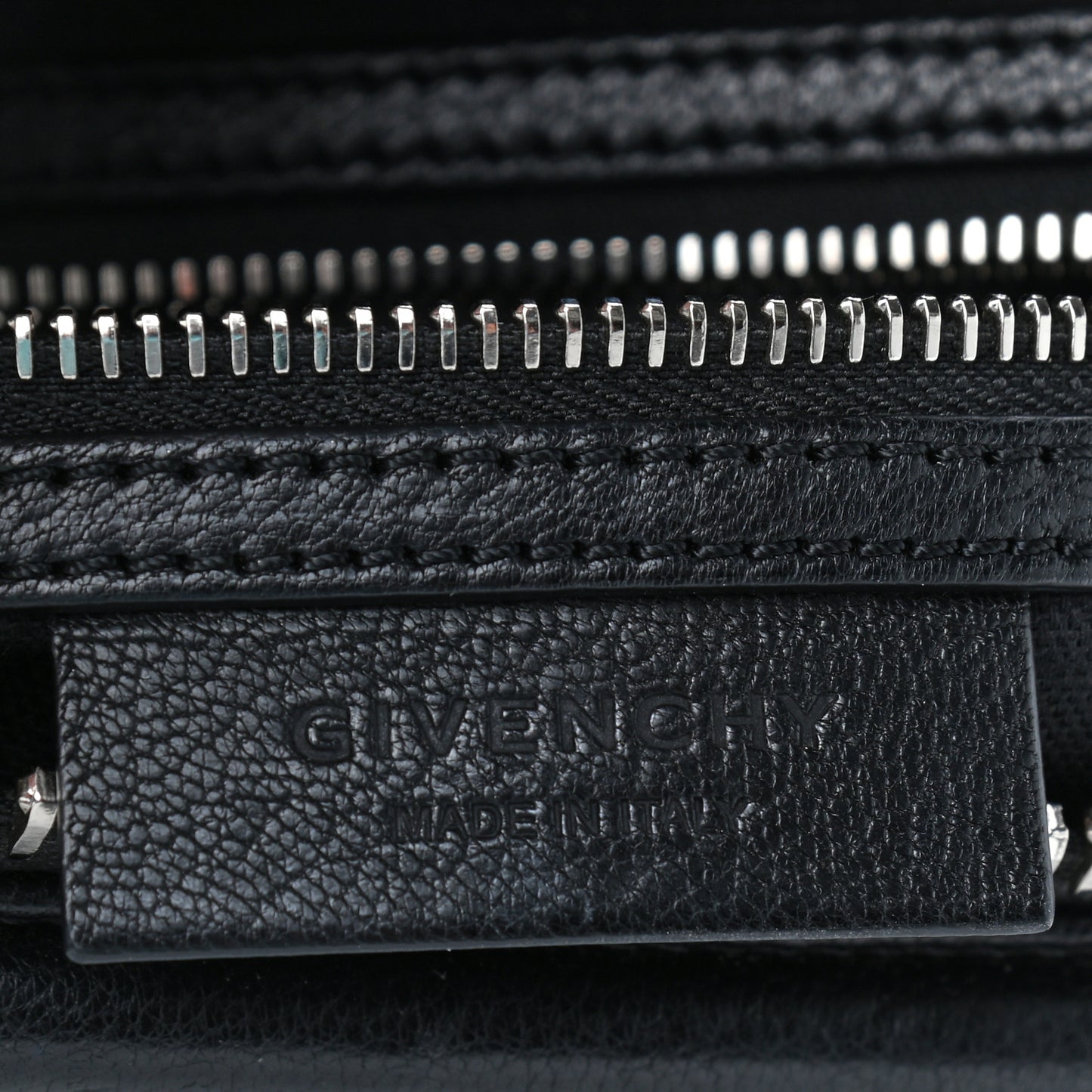 Sugar Goatskin Medium Antigona Black