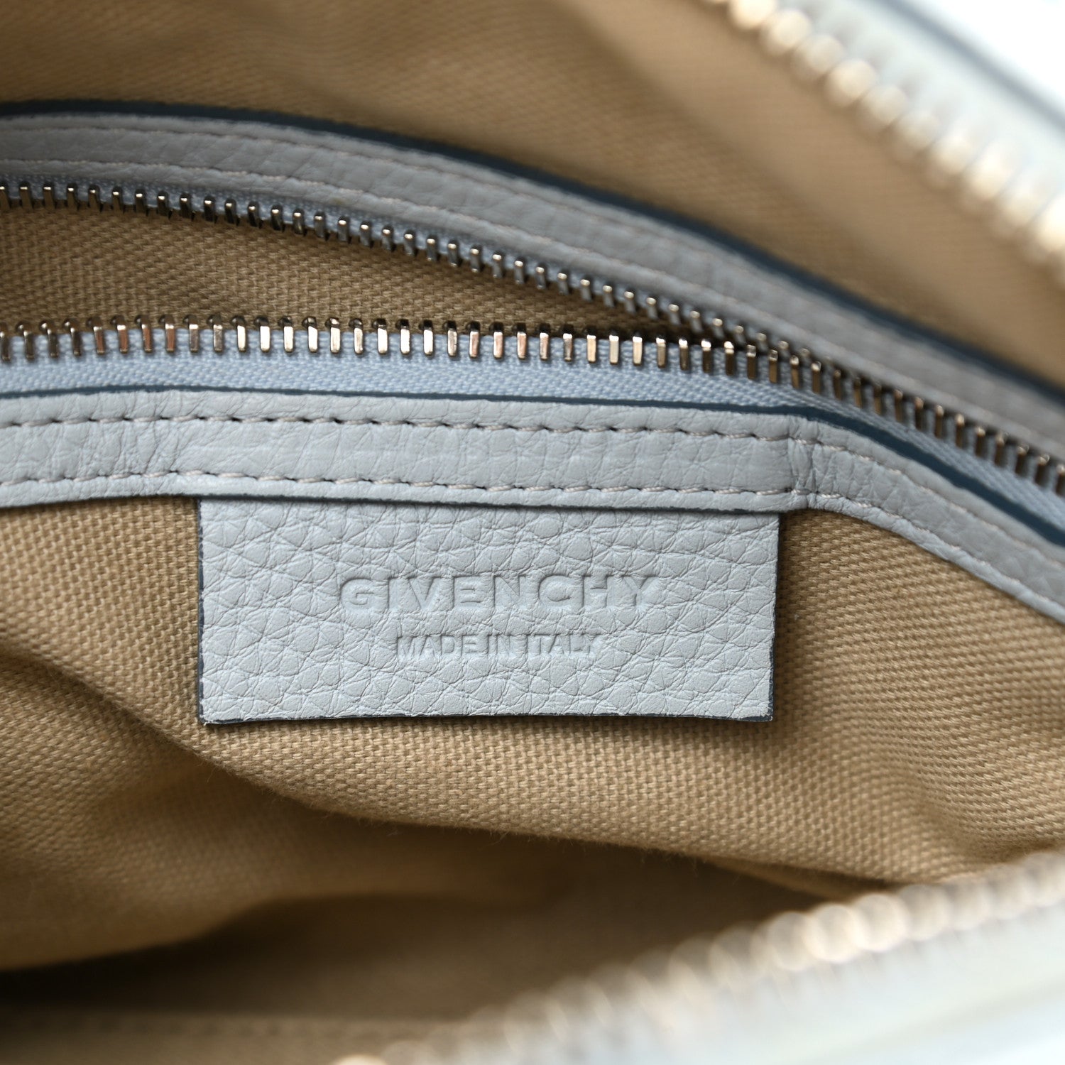 givenchy  14a 新品未使用 Givenchy Waxed Calfskin Micro Nightingale Baby Blue 1122834