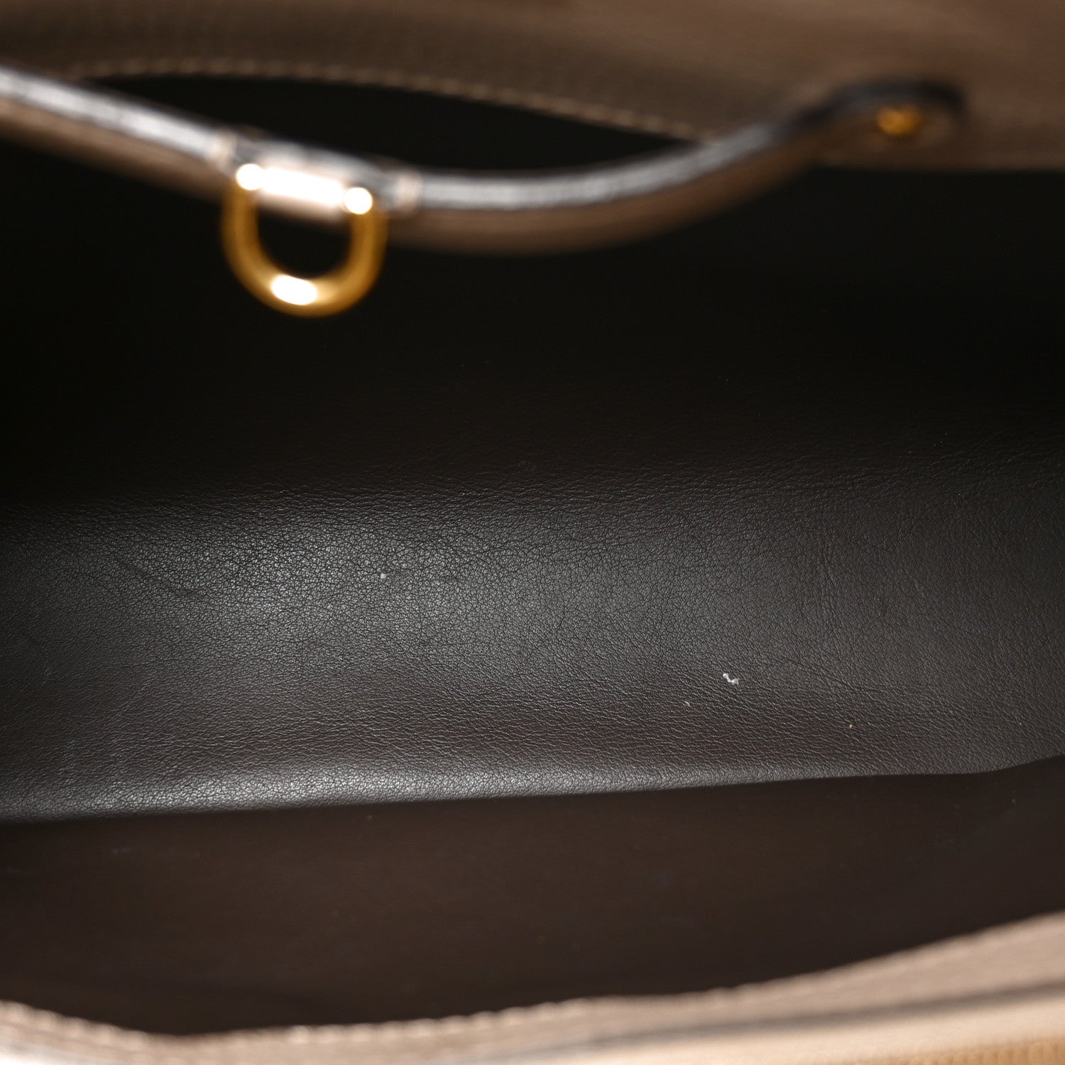 Louis Vuitton Taurillon Capucines MM Galet 5 of 9