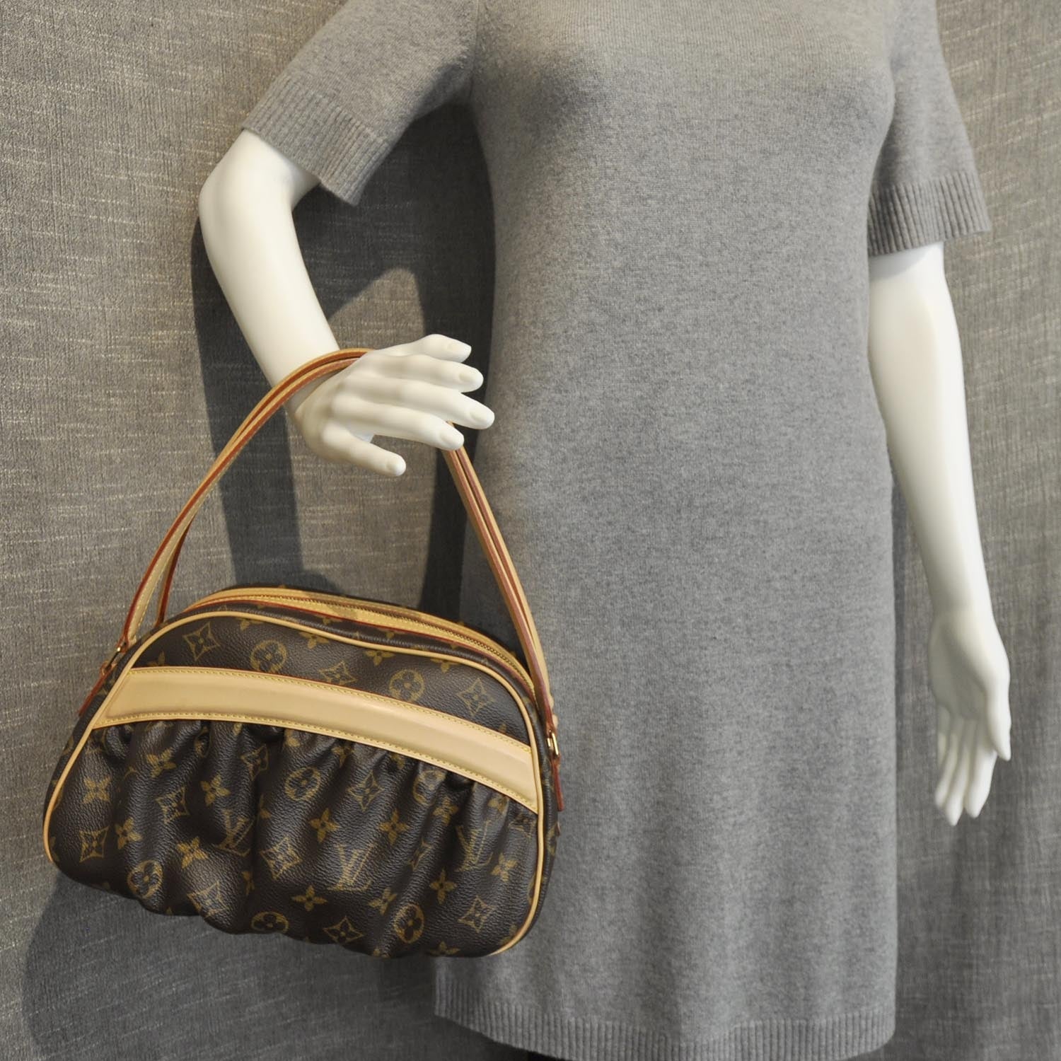Louis Vuitton Monogram Klara 3 of 9