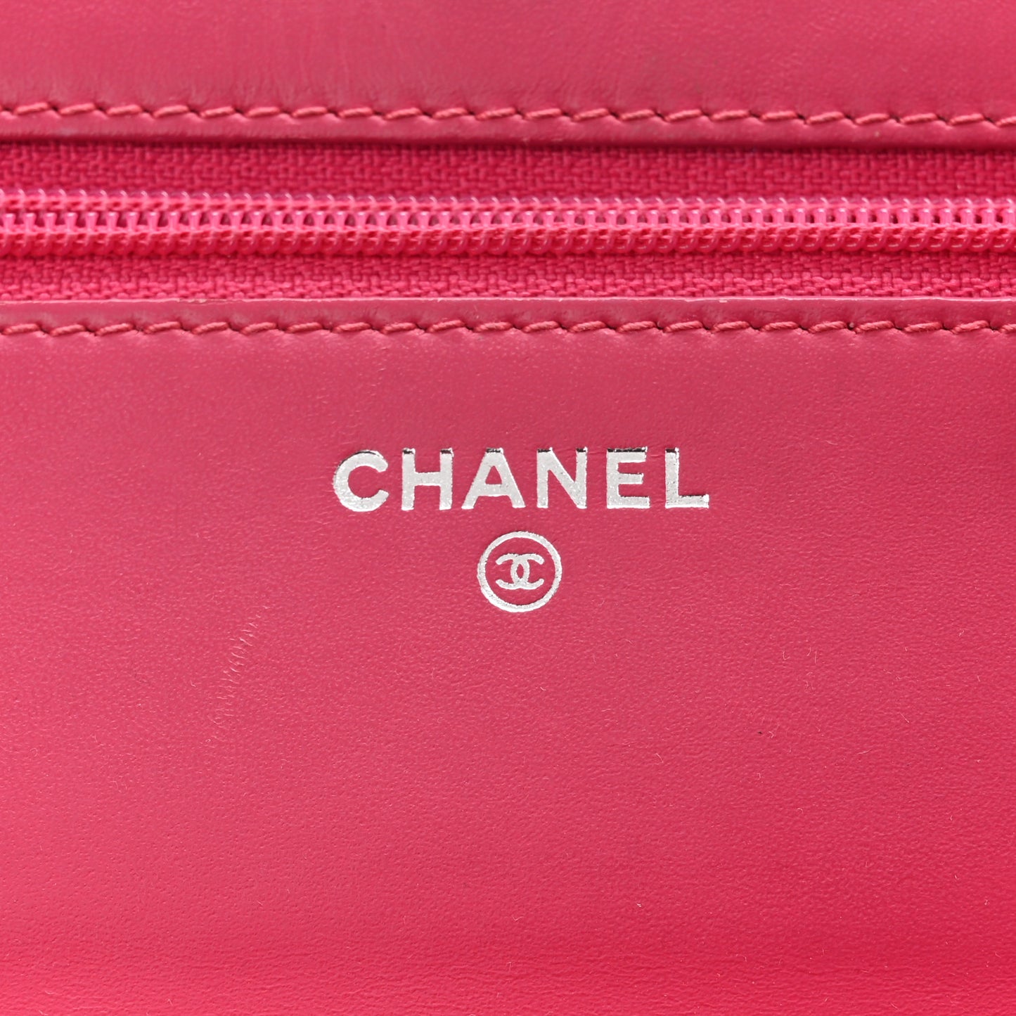 Patent Quilted Wallet On Chain WOC Fuchsia