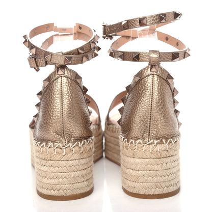 Valentino Garavani Metallic Grained Calfskin Rockstud Ankle Wrap Espadrille Flatform Sandals 41 Skin Natural 7 of 11