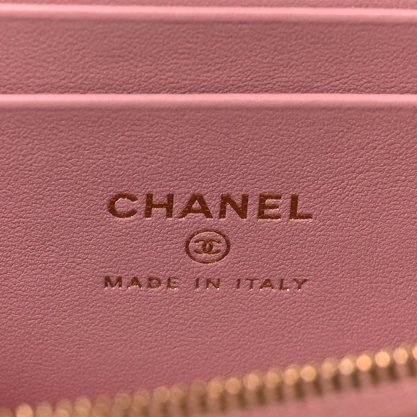 Calfskin Crocodile Embossed Top Handle Vanity Case With Chain Pink