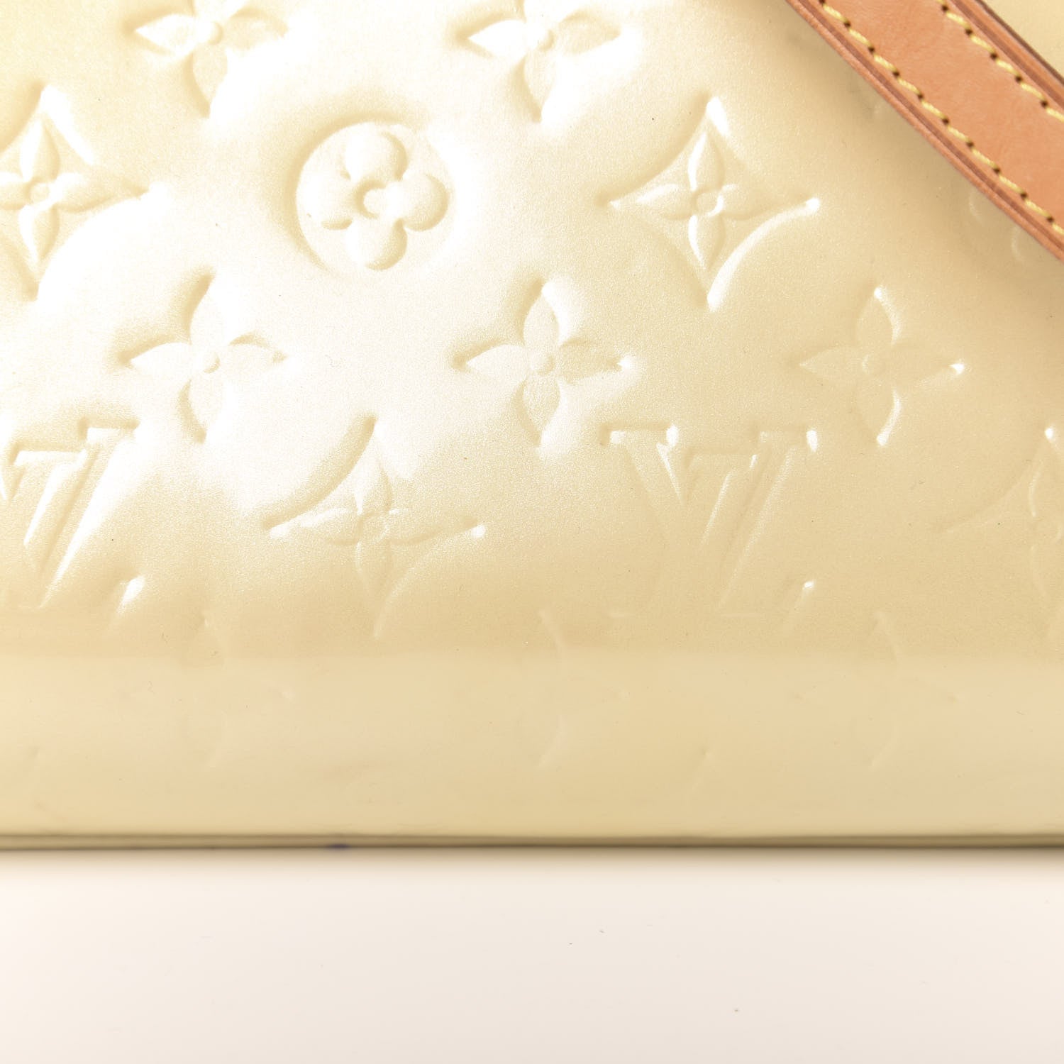 Louis Vuitton Vernis Brea GM Blanc Corail 11 of 19