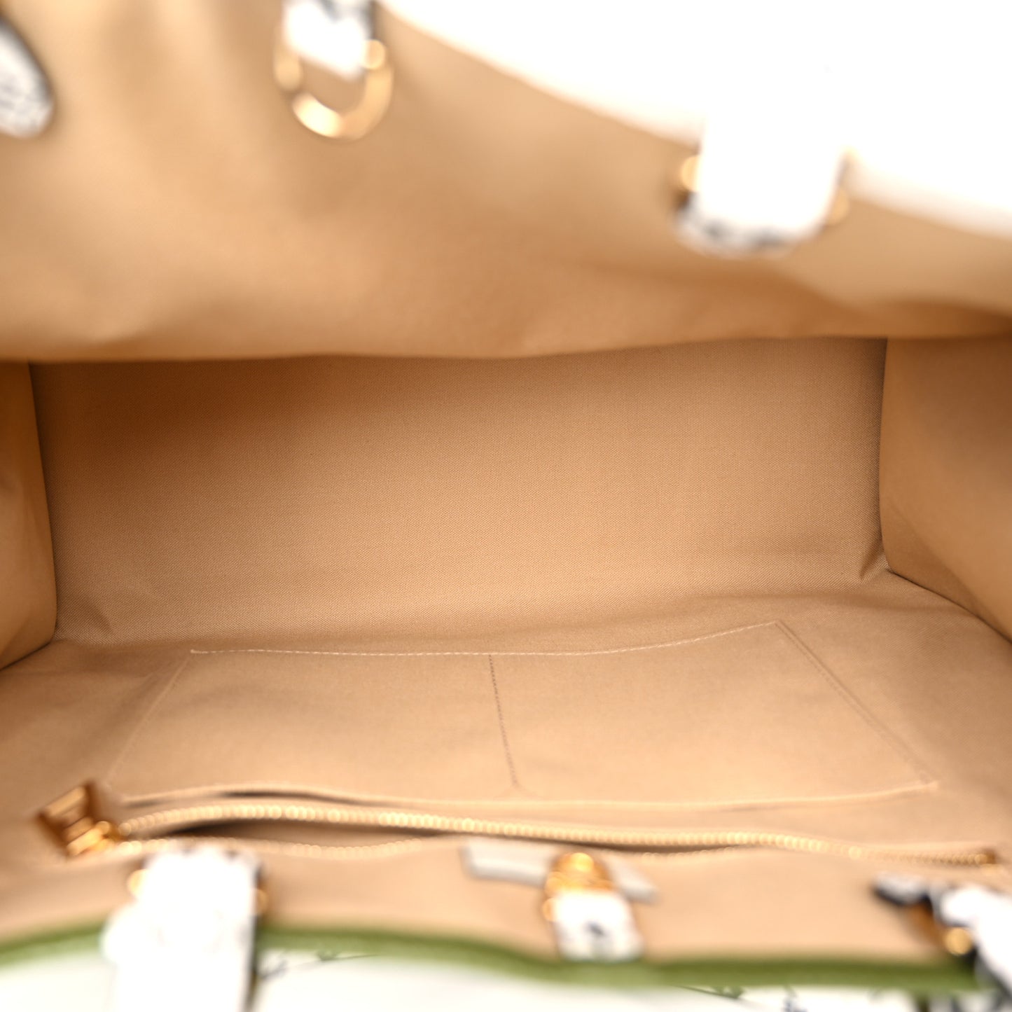 Monogram Giant Onthego GM Kaki Beige