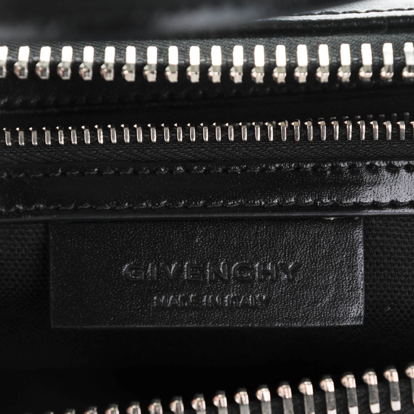 Shiny Lord Calfskin Medium Antigona Black