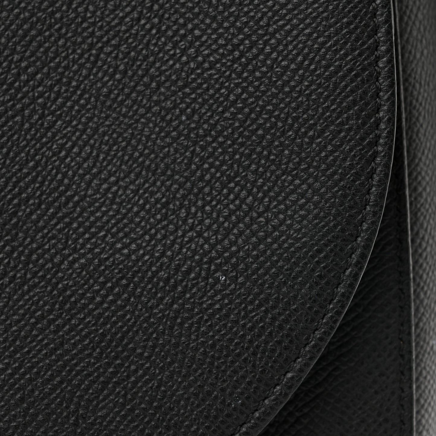 Grained Calfskin Medium Trotteur Black