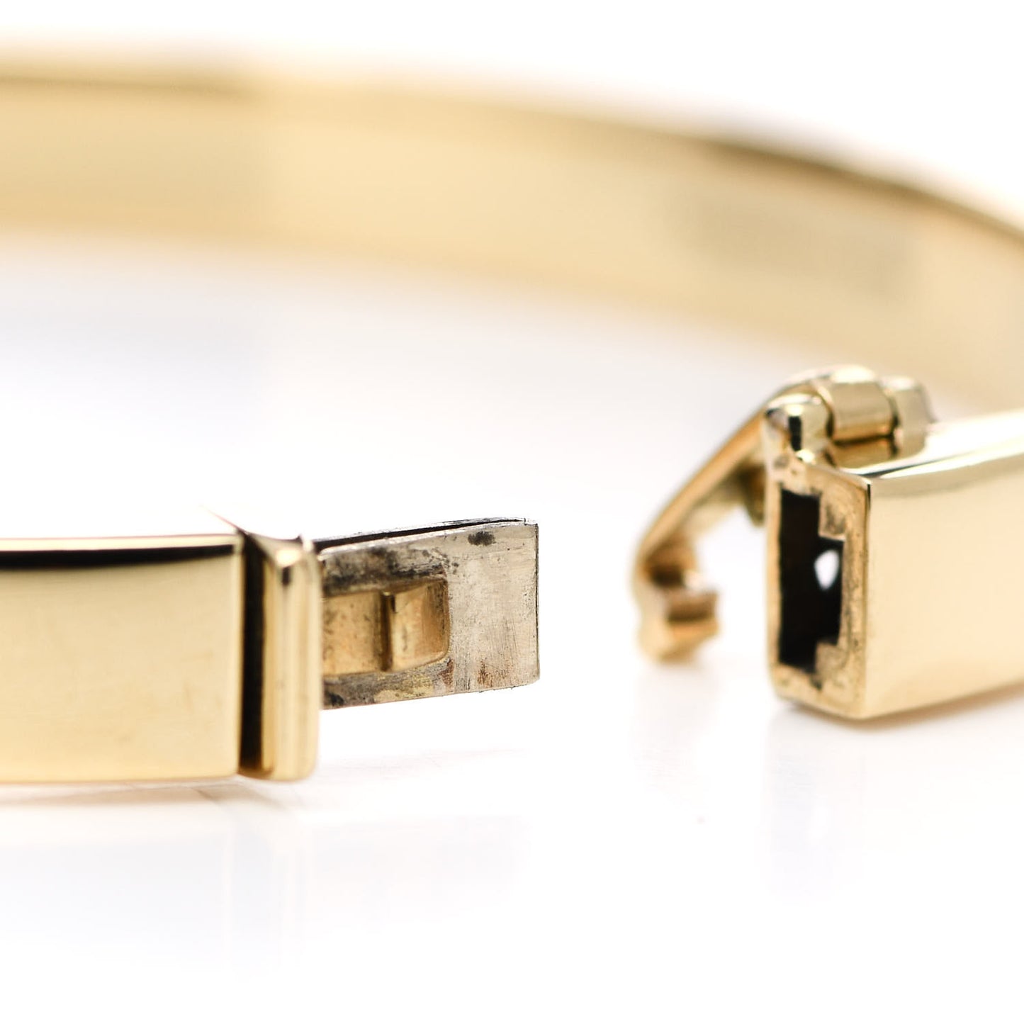 18K Yellow Gold Diamond Hinged Bangle Bracelet