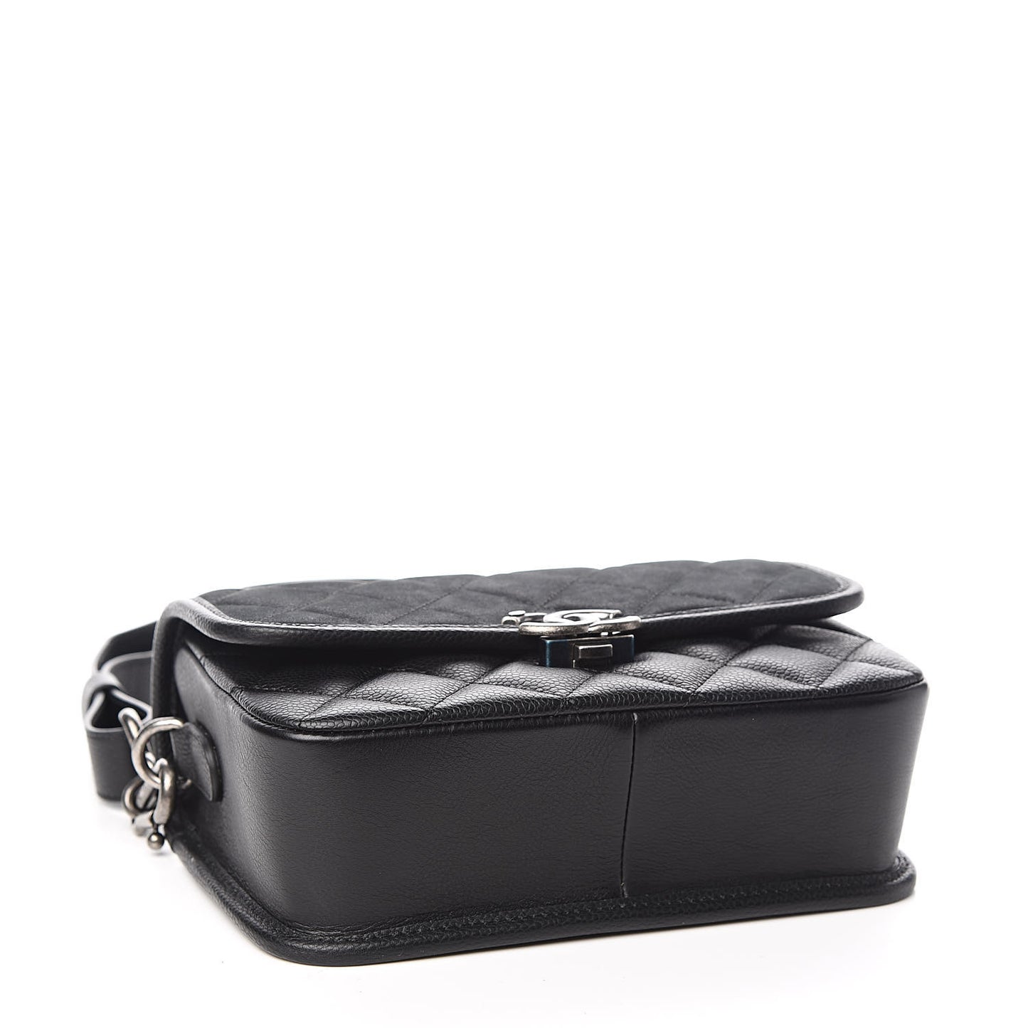 Caviar Iridescent Calfskin Quilted Small Daily Carry Messenger Black