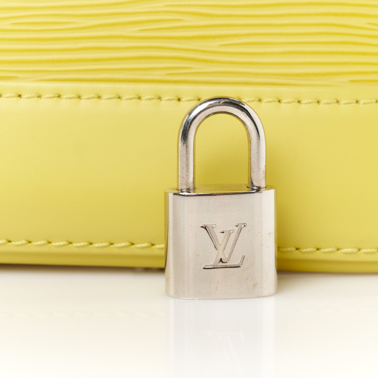 Louis Vuitton Epi Alma MM Pistache 9 of 13