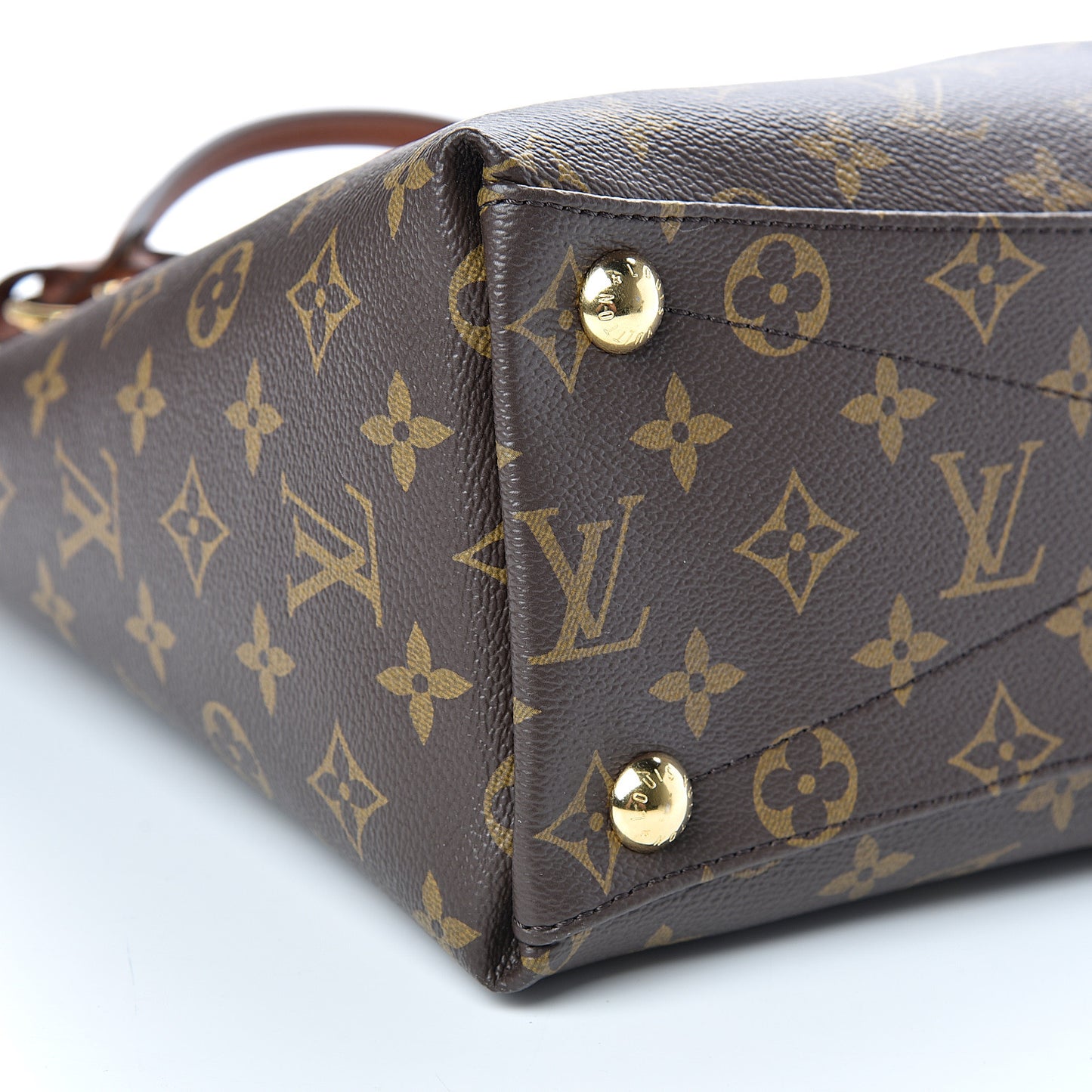 Monogram V Tote MM Safran