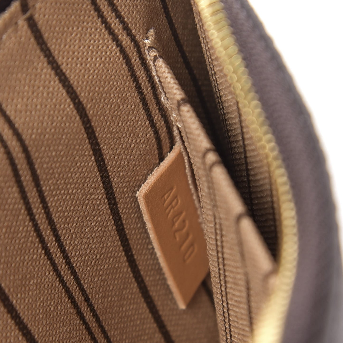 Monogram Game On Neverfull MM Pochette