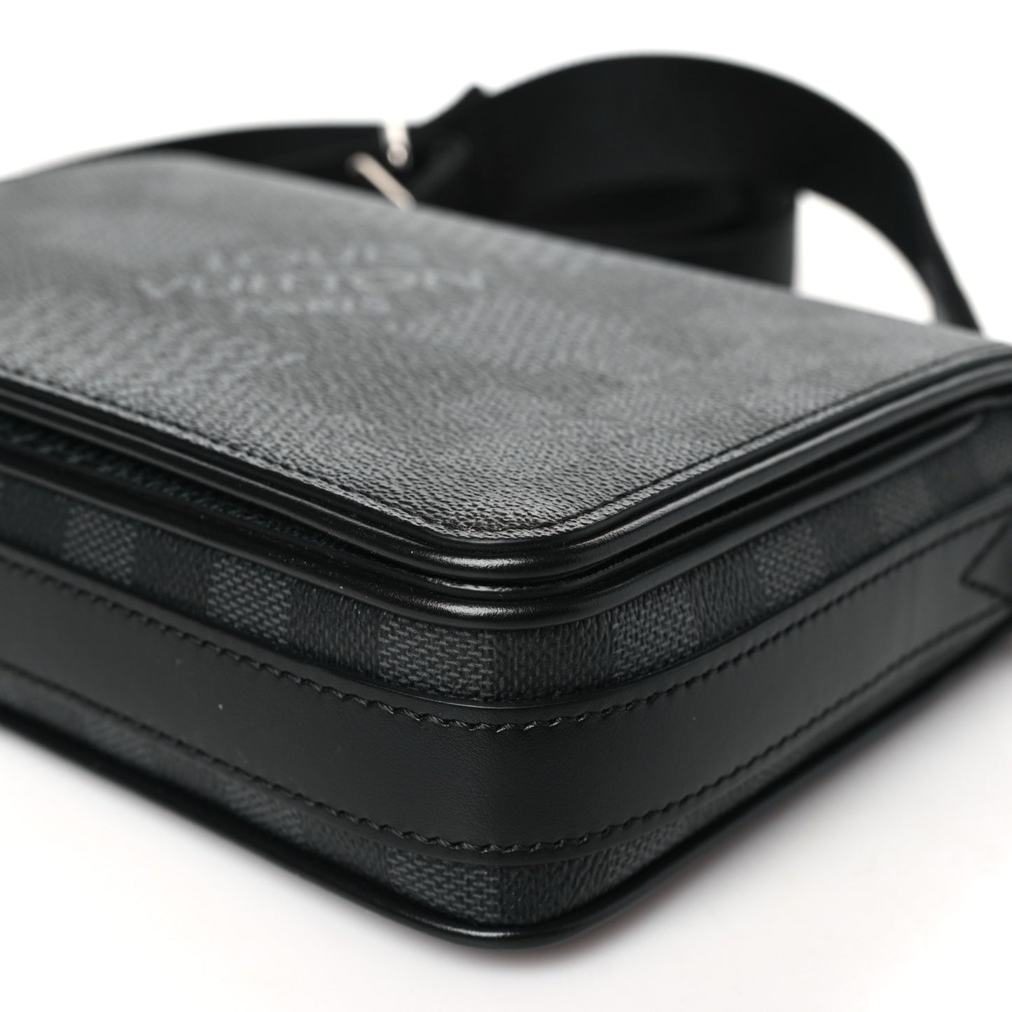 Damier Graphite 3D Studio Messenger