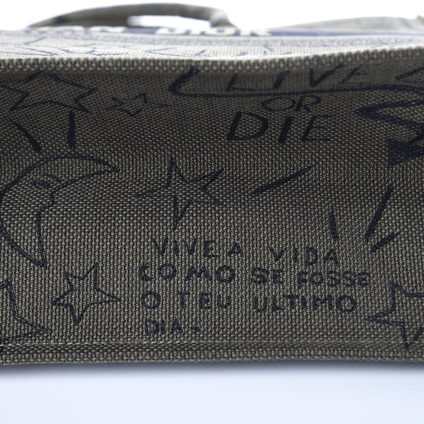 Canvas Embroidered Graffiti Book Tote Vert