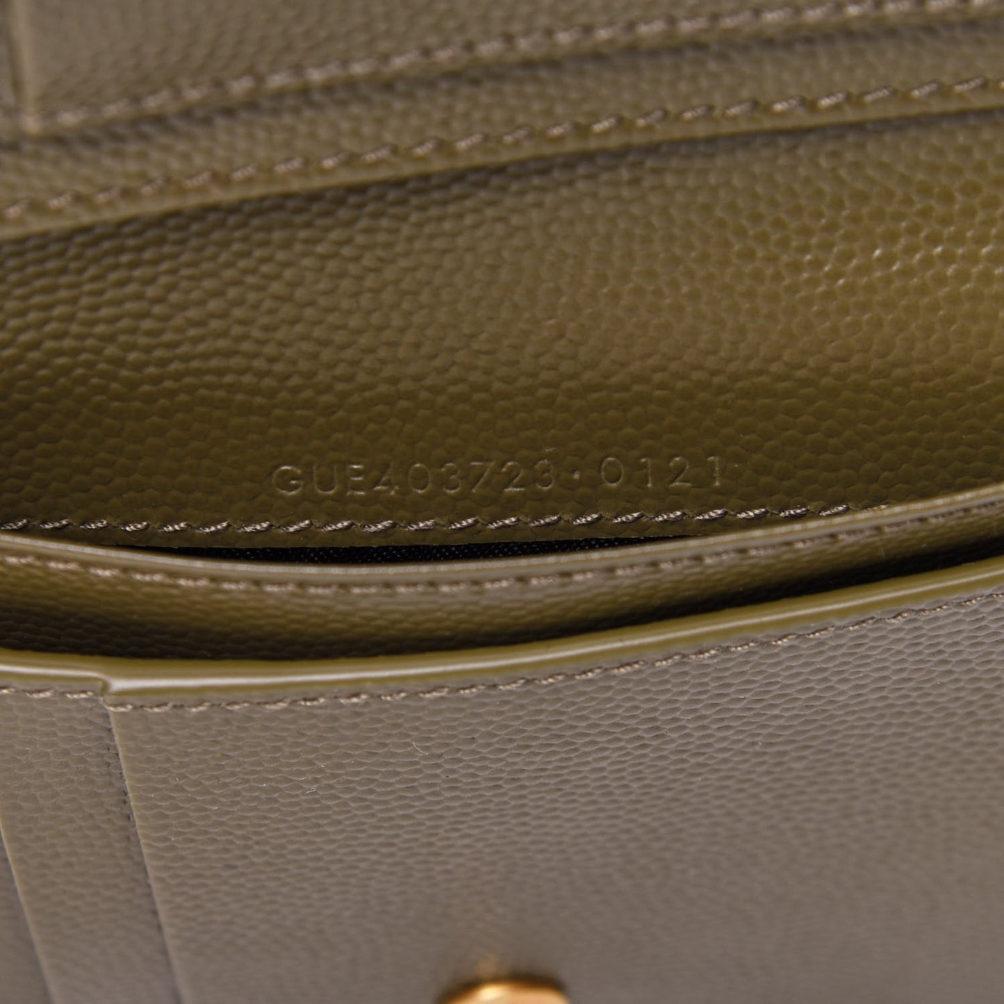 Grain De Poudre Matelasse Chevron Monogram Compact Zip Around Wallet Vert Kaki