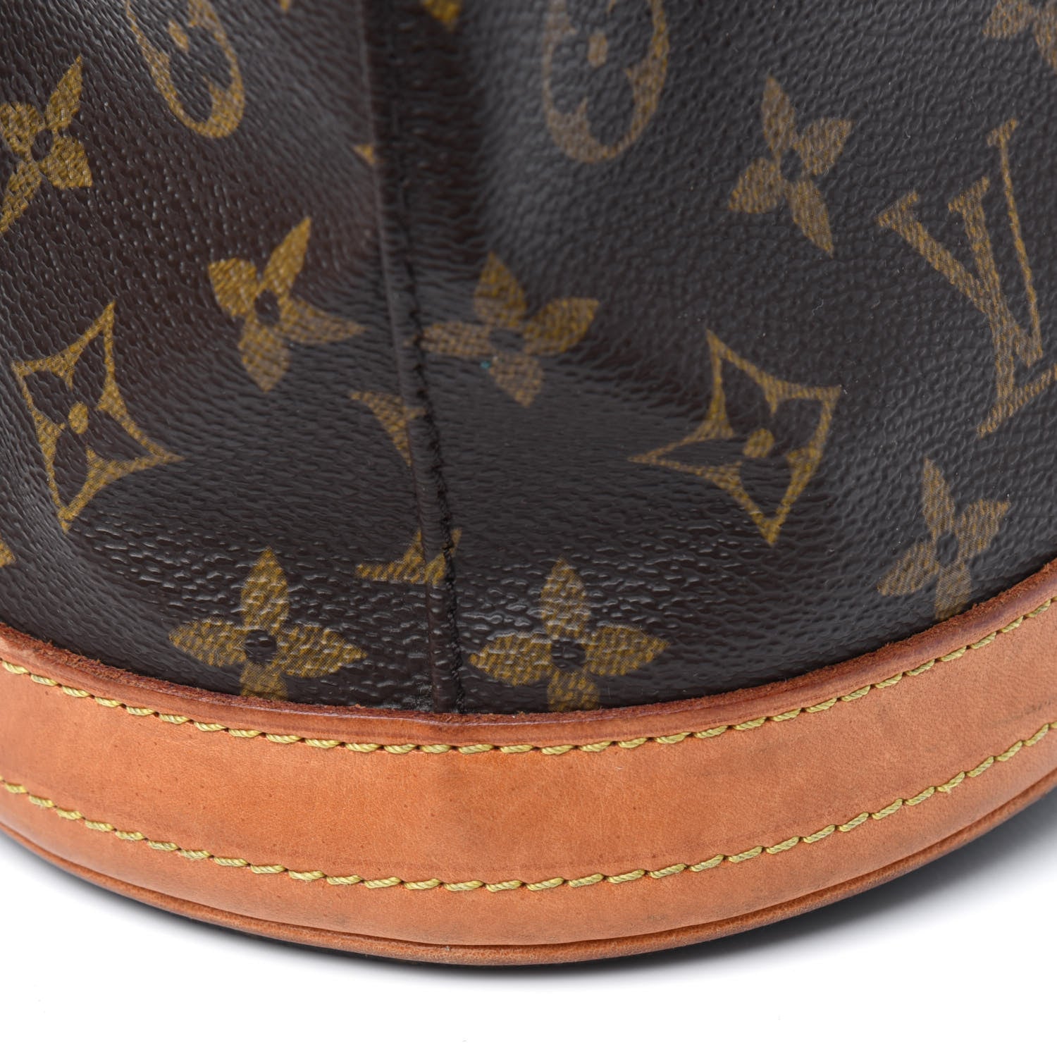 Louis Vuitton Monogram Petit Bucket 23 20 of 33