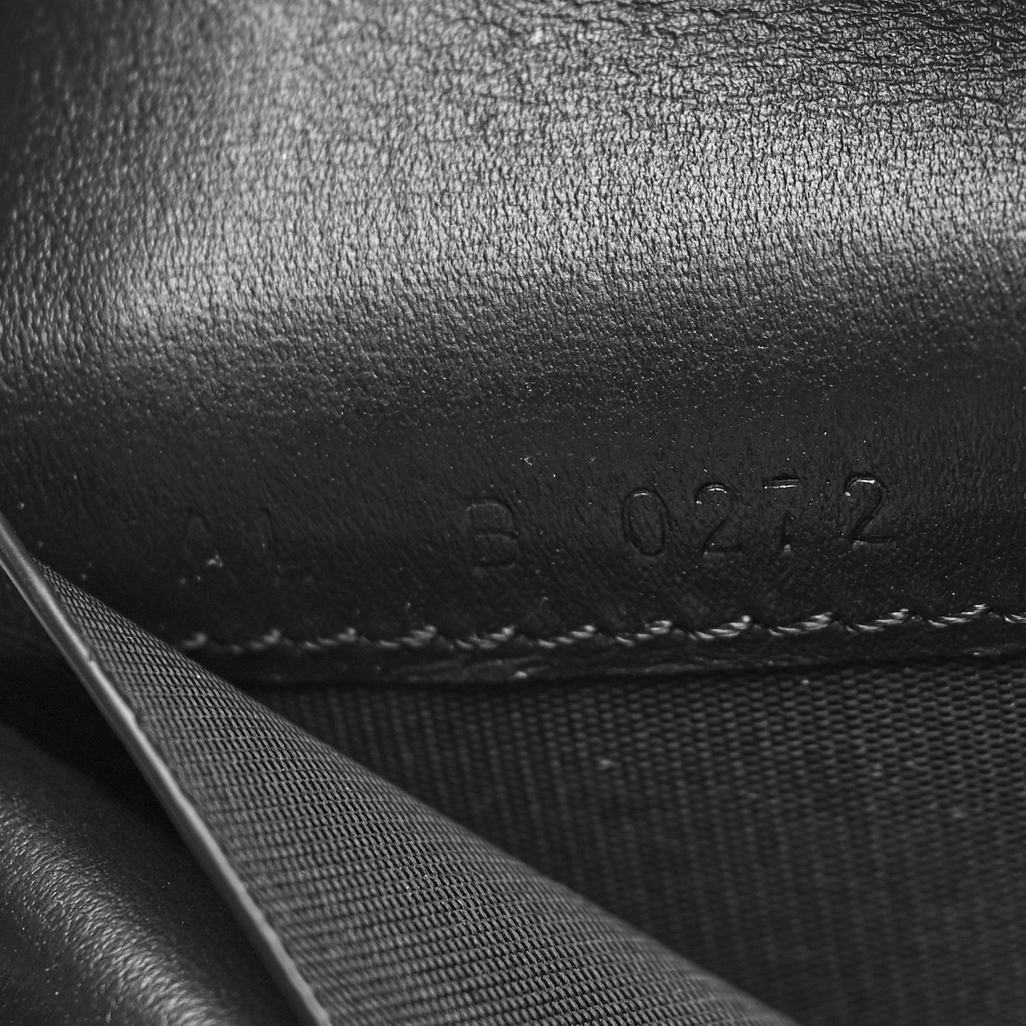 Calfskin 4G Embossed G-Essentials Bifold Wallet Black
