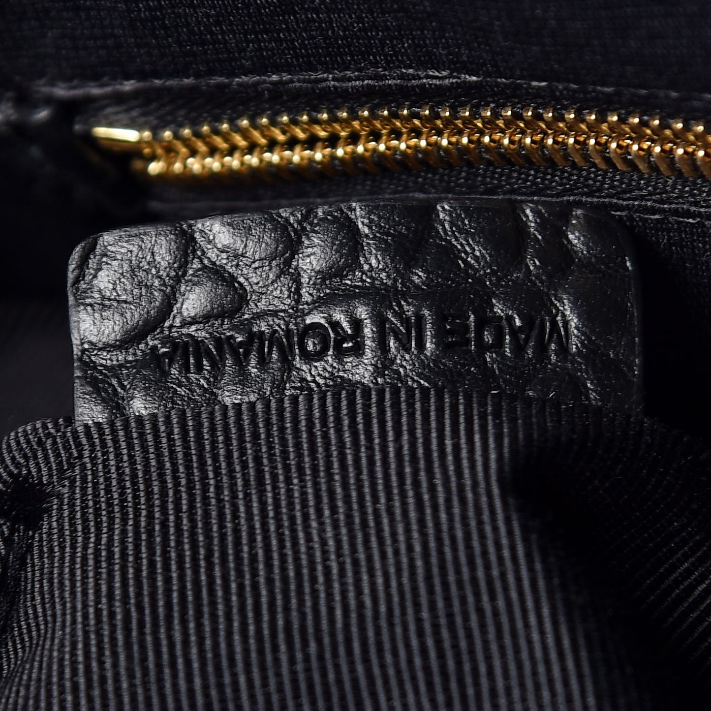 Signature Grain Calfskin Medium Welburn Tote Black