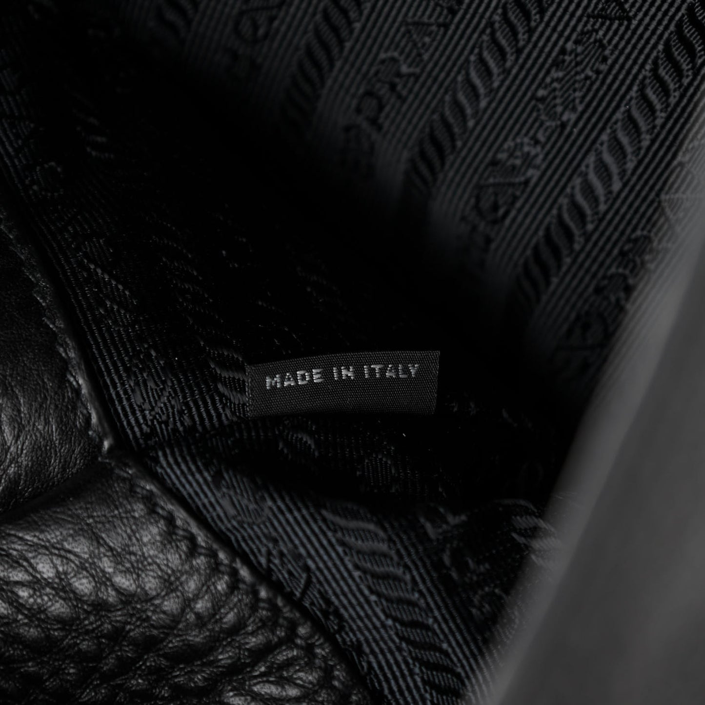 Vitello Daino Tote Black